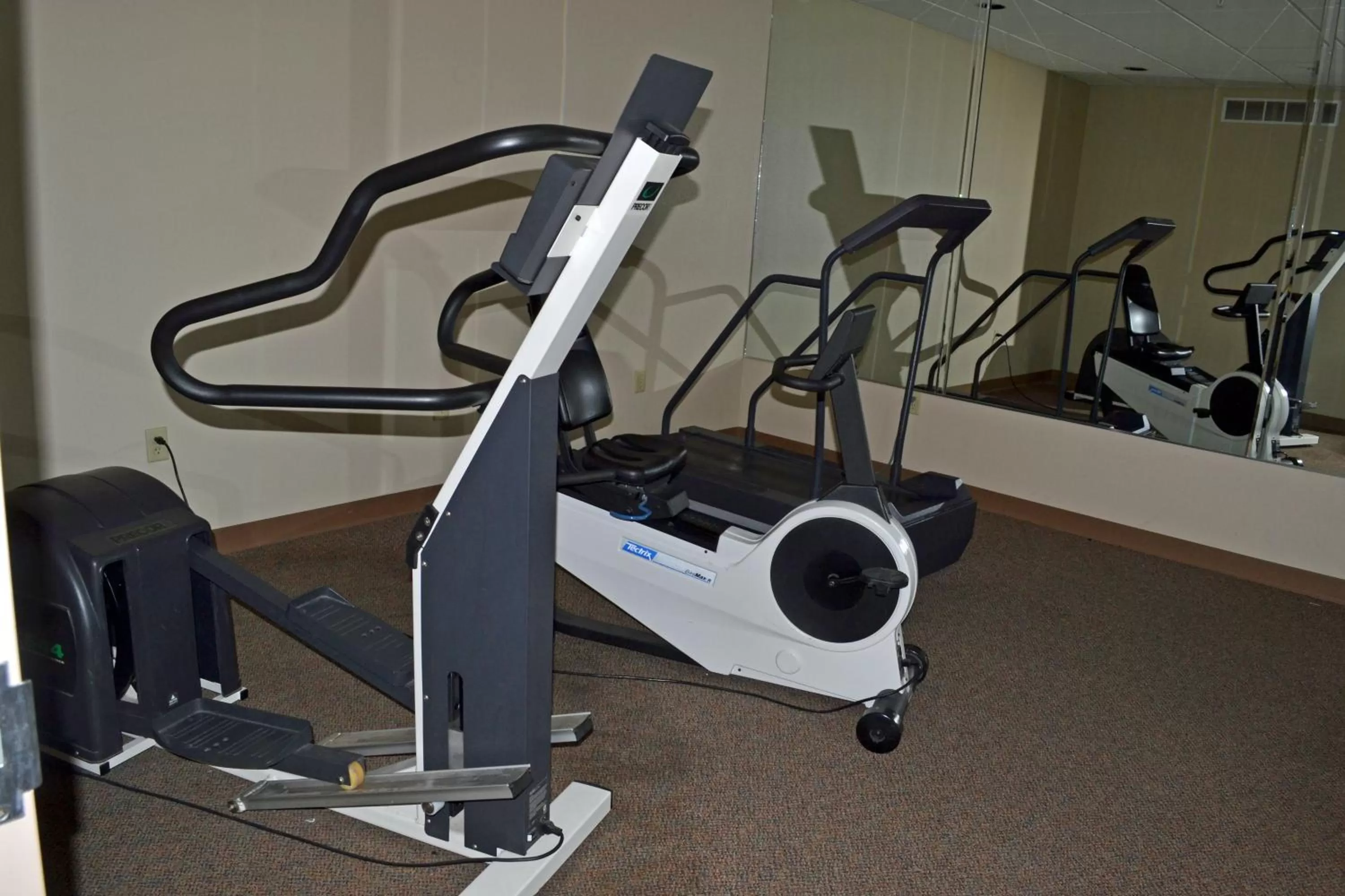 Fitness centre/facilities in Paola Inn and Suites