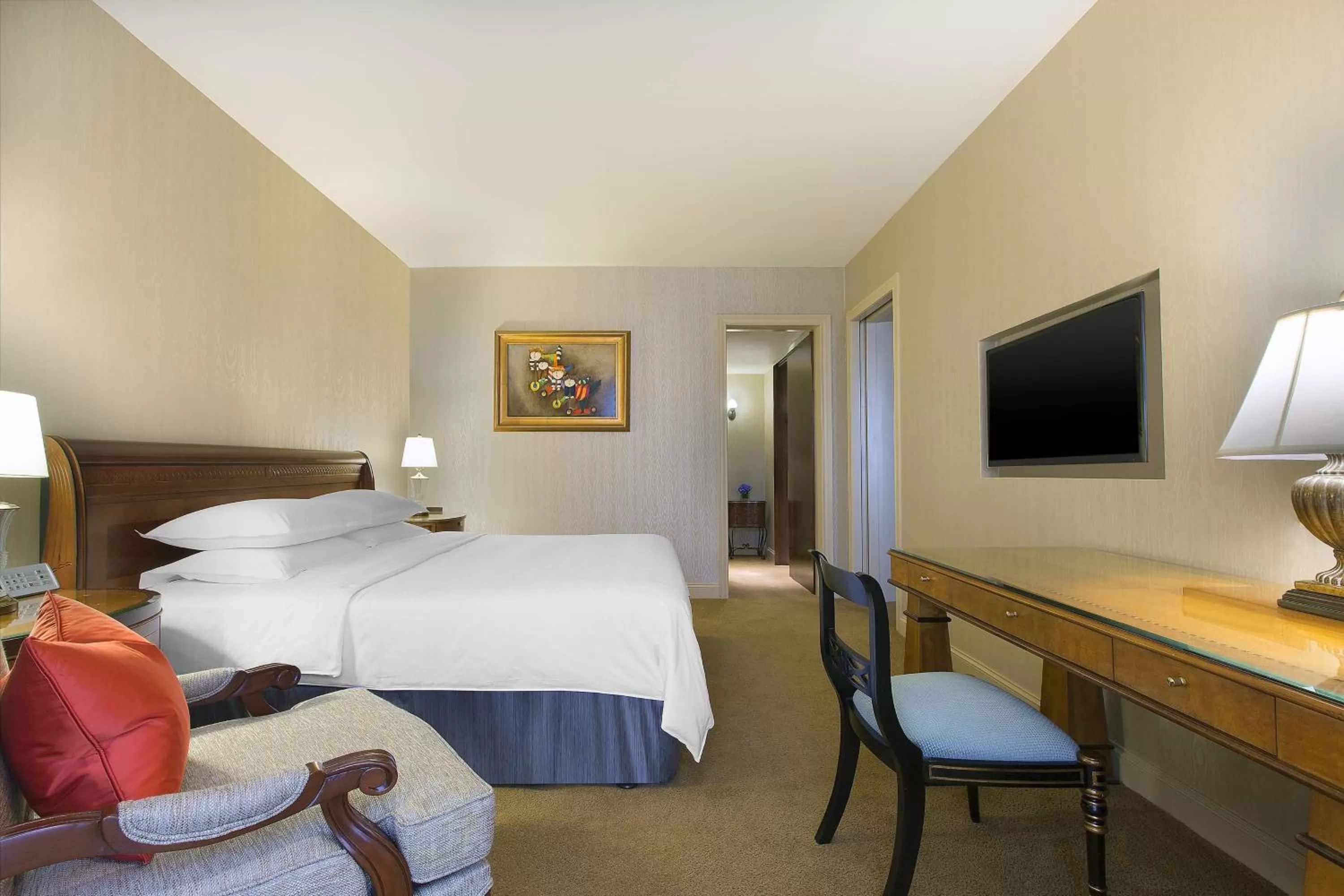 Bedroom, Bed in Sheraton Towers Singapore Hotel