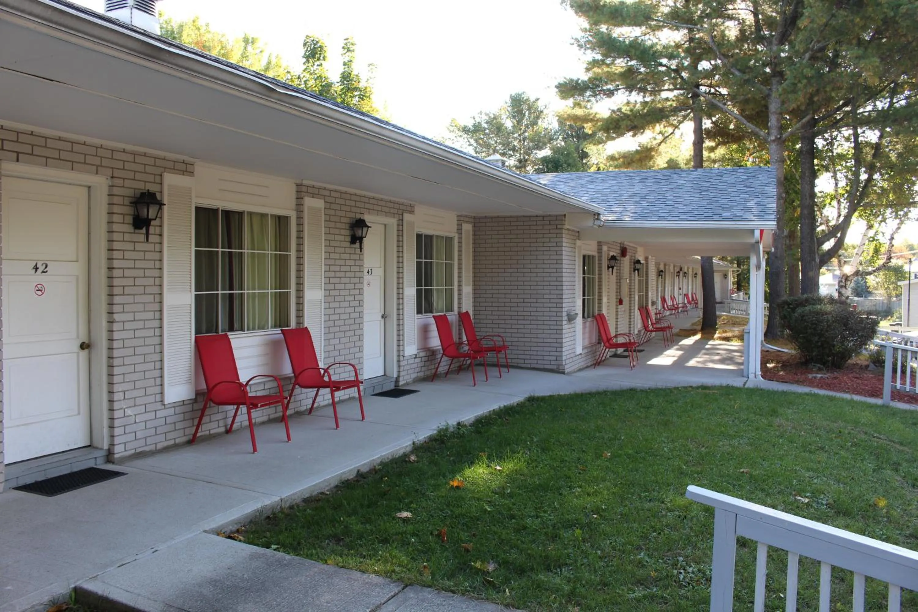 Property building in Colonial Resort-1000Islands