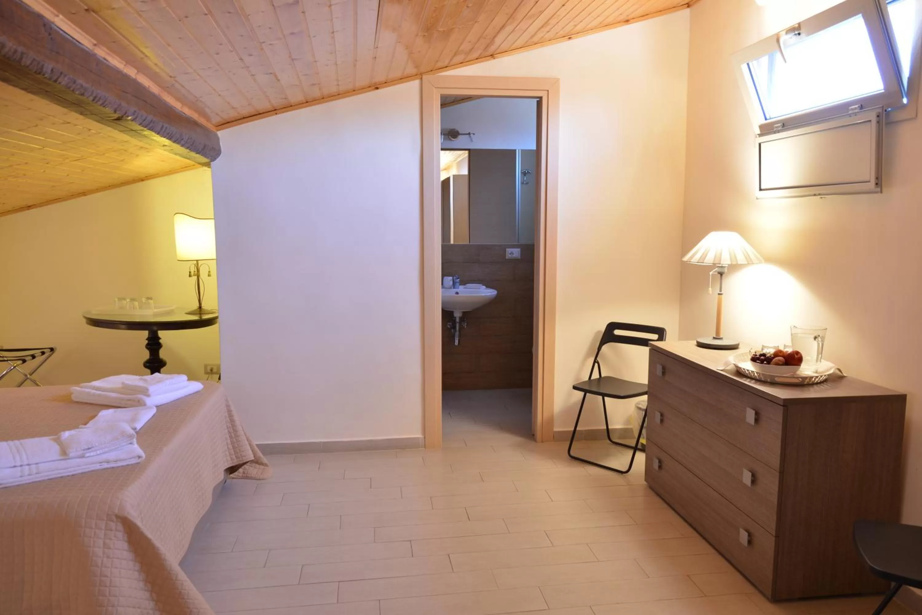 Photo of the whole room, Bed in B&B al Teatro Massimo