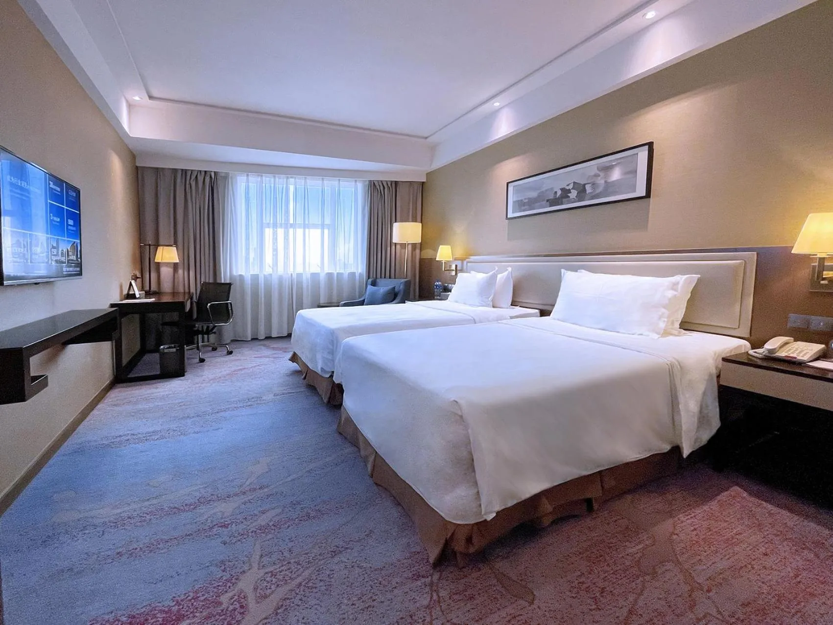 Photo of the whole room, Bed in Wan Yue Grand Skylight Hotel