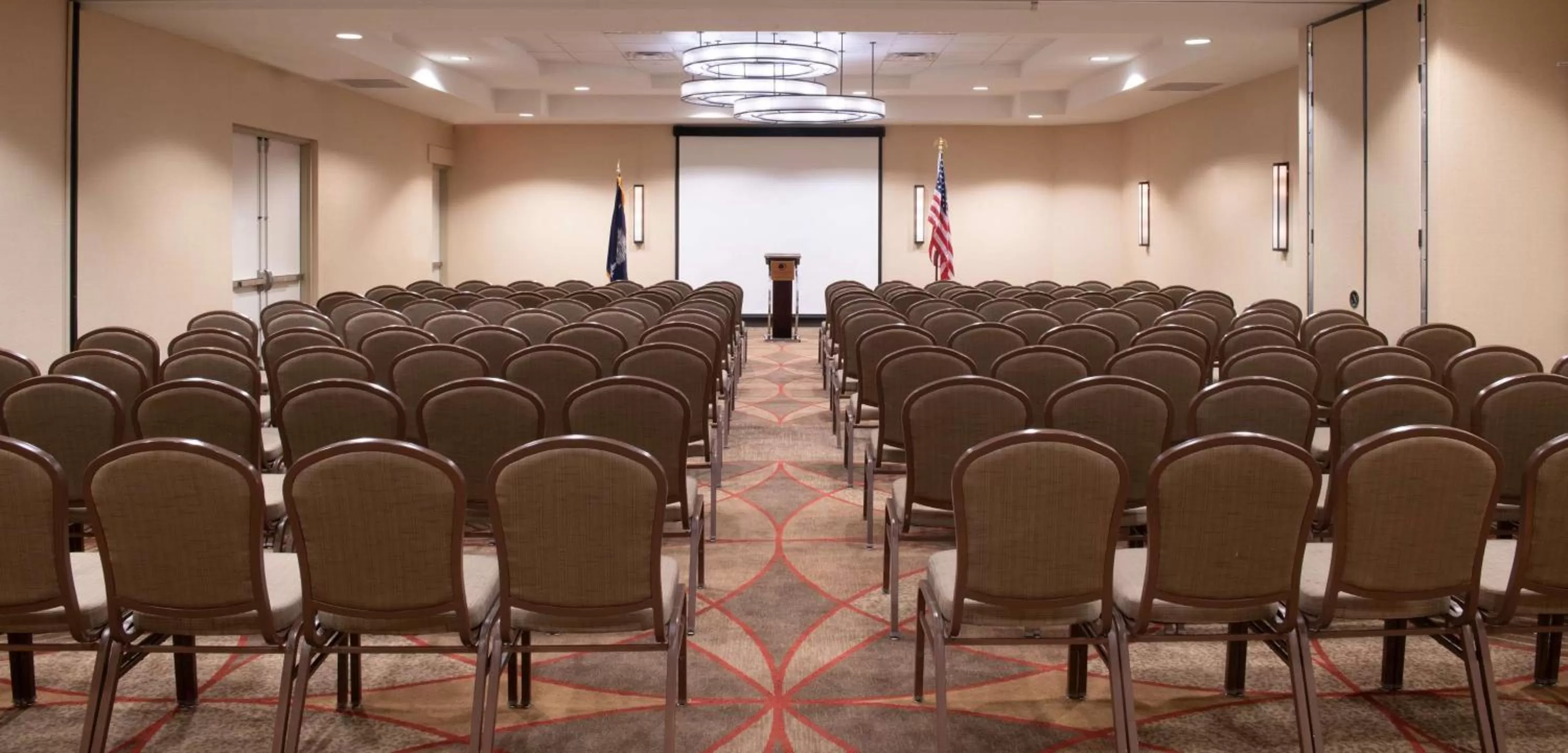 Meeting/conference room in DoubleTree Hotel & Suites Charleston Airport