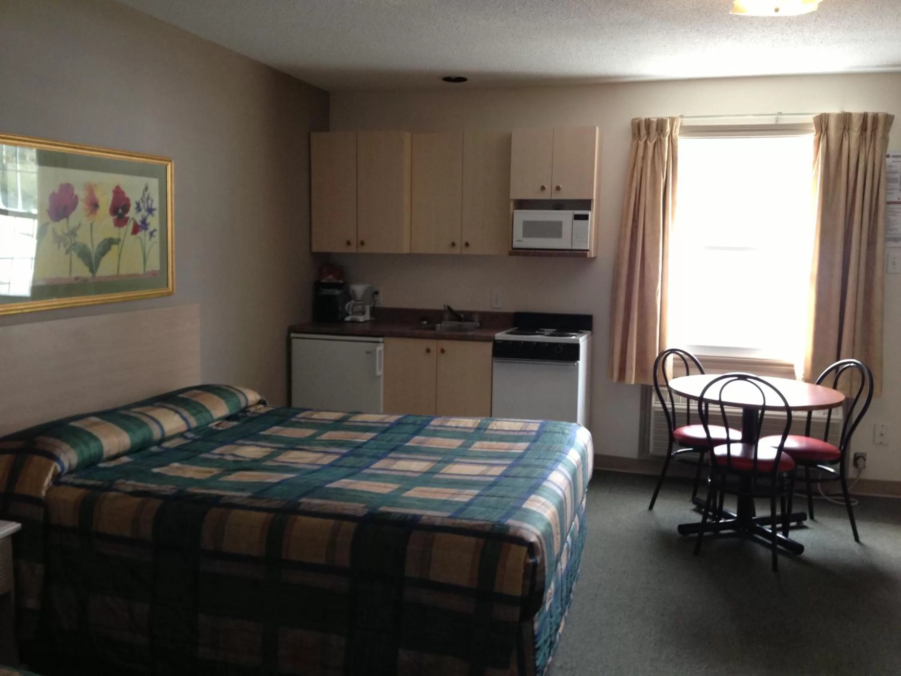 Settler's Inn & Motel