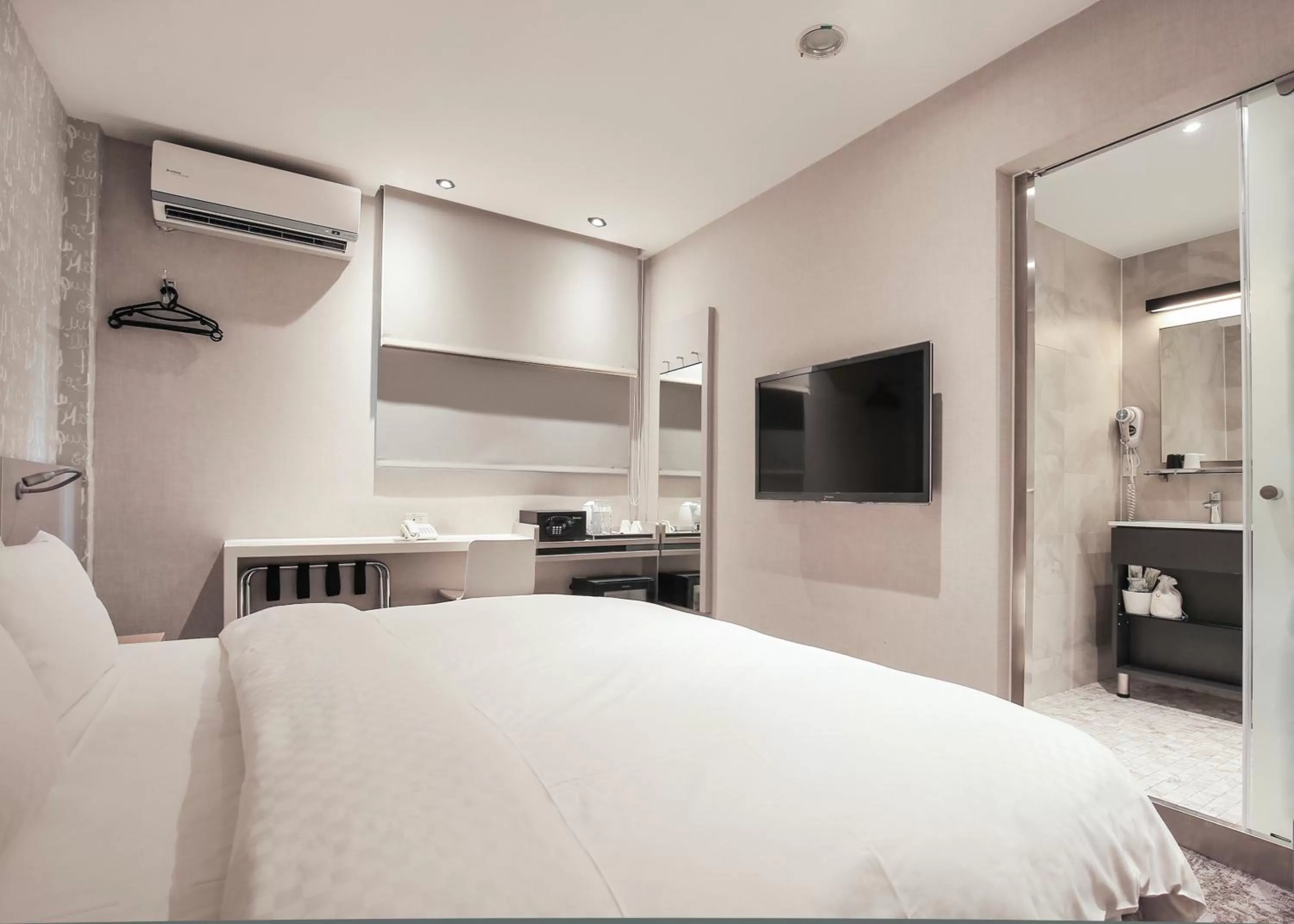 Photo of the whole room, Bed in Cityinn Hotel Taipei Station Branch I