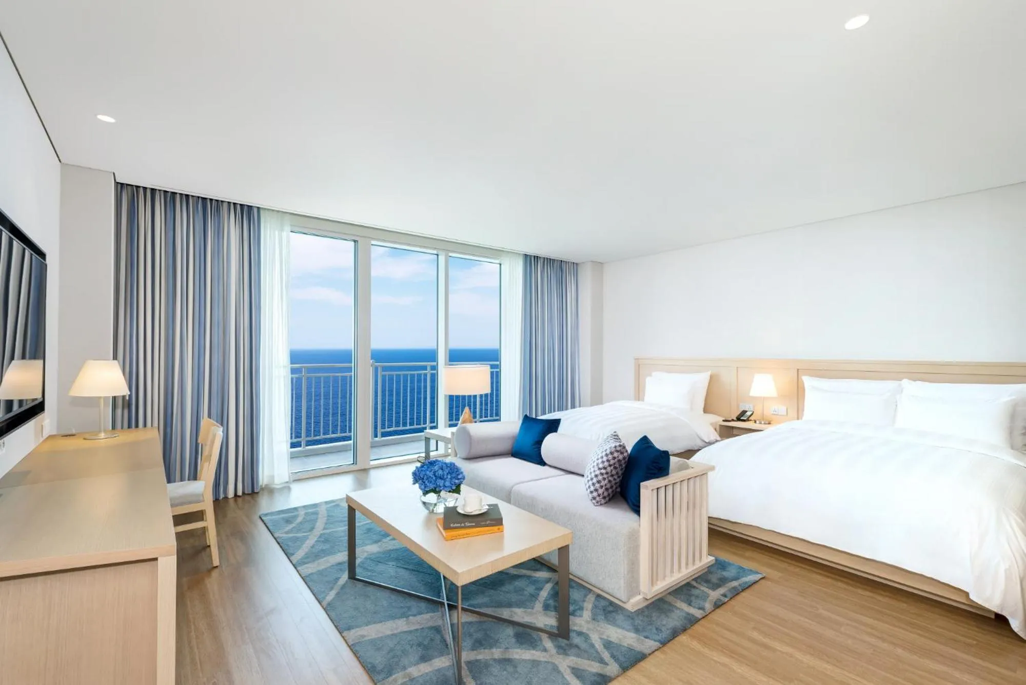 Bed in Lotte Resort Sokcho