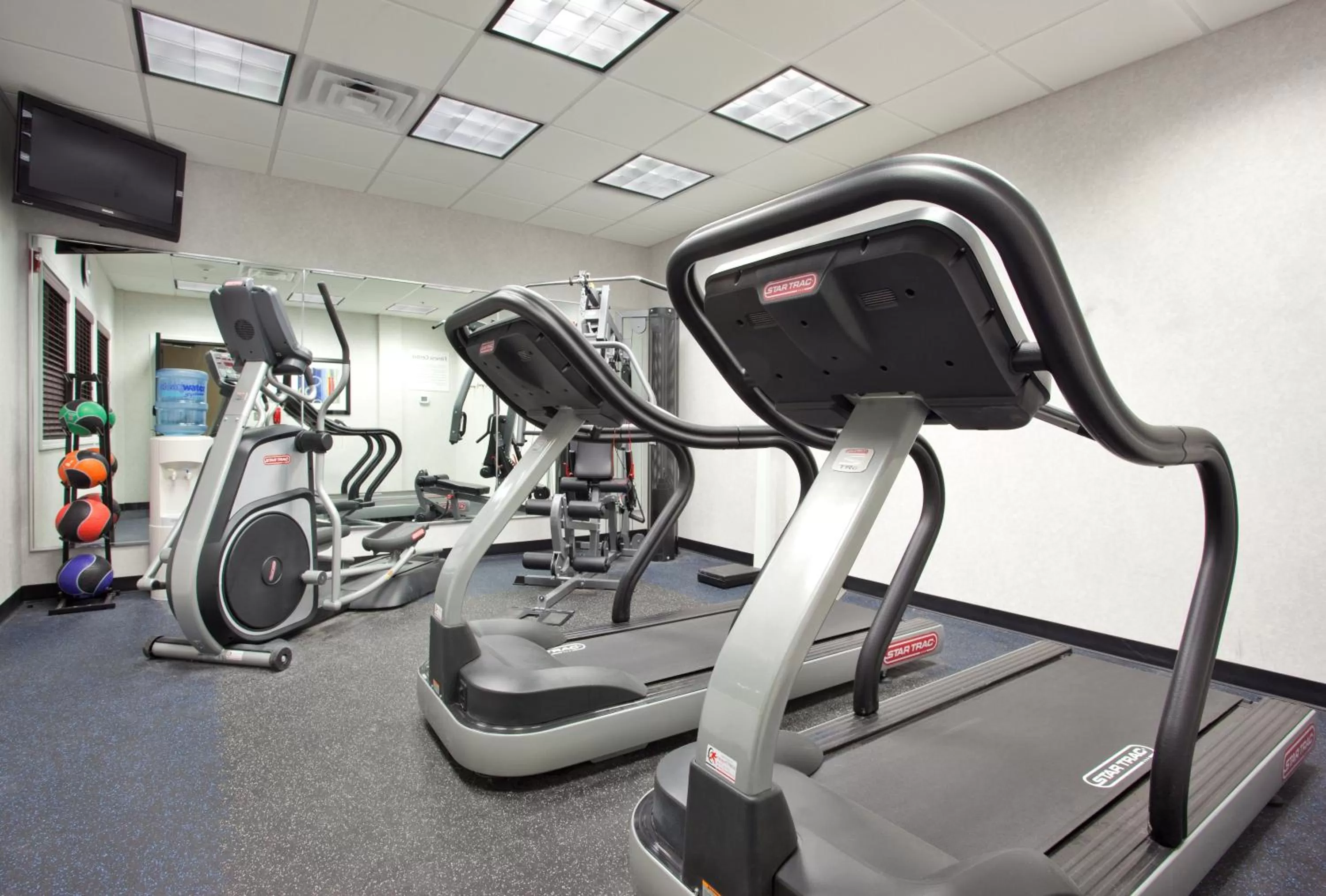 Fitness centre/facilities in Holiday Inn Express Hotel and Suites Akron South-Airport Area by IHG