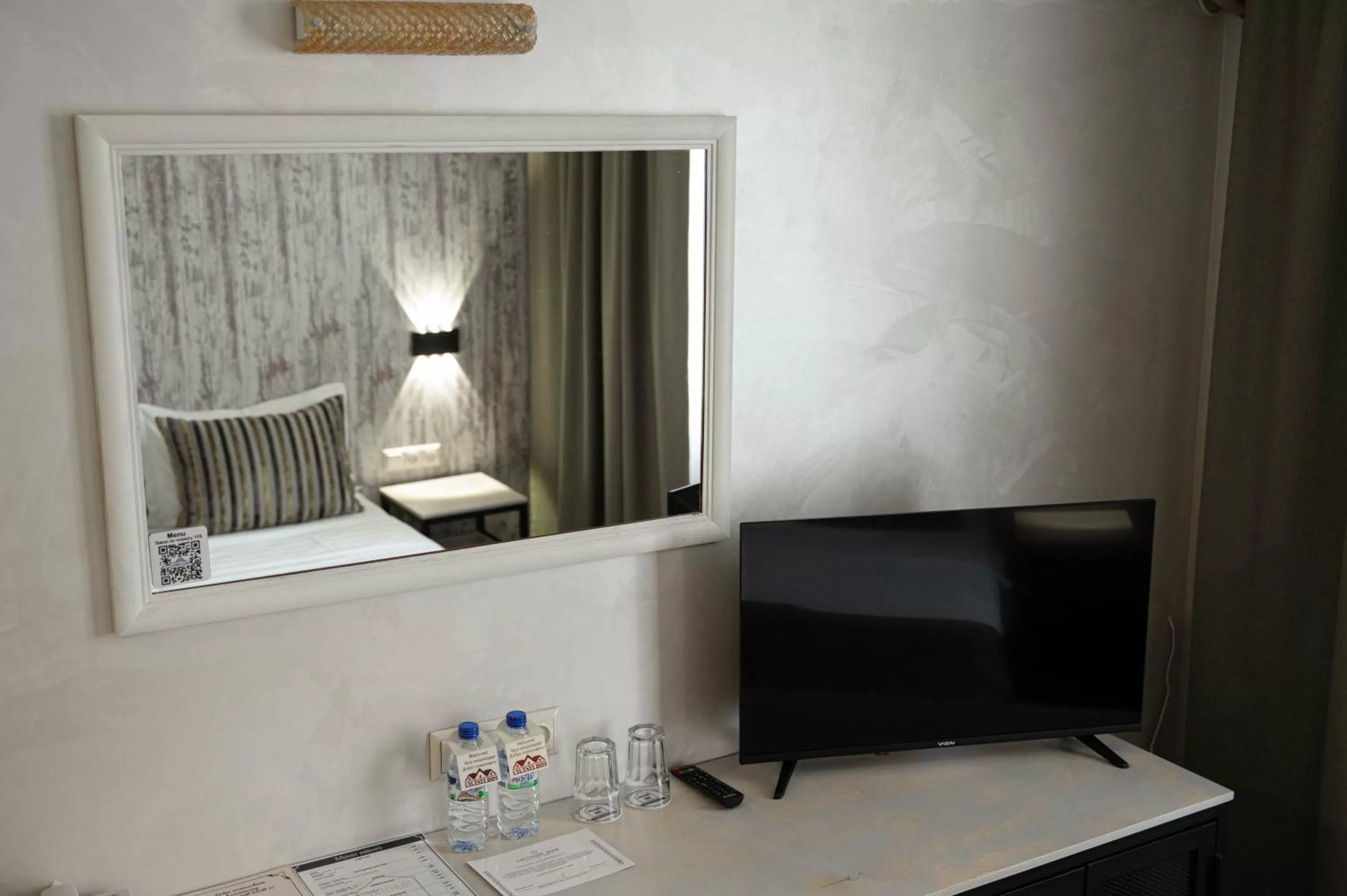 TV/Entertainment Center in UYUTNYY DOM