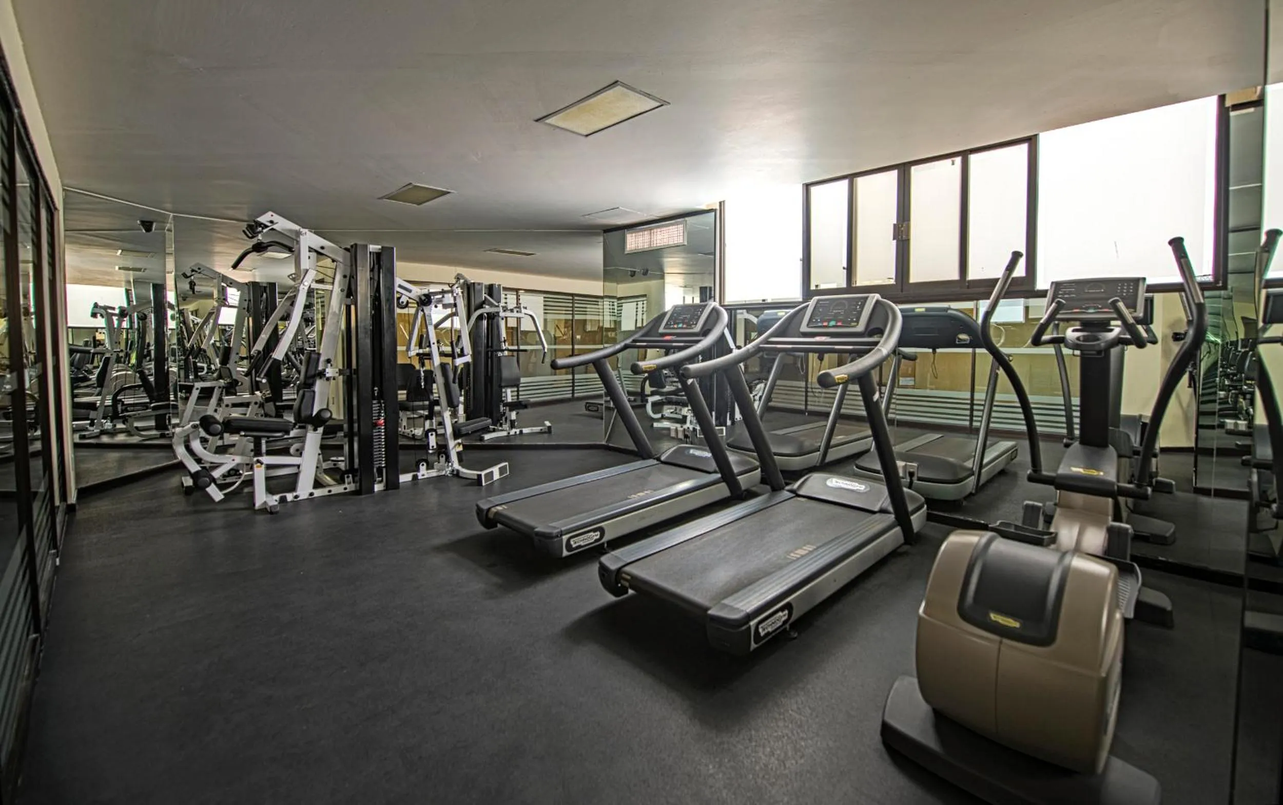 Fitness centre/facilities in Aranzazu Plaza Kristal Aguascalientes