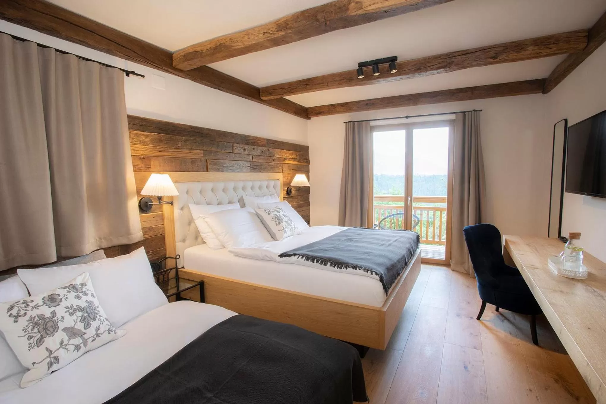 Bed in House Troha - Rooms & Apartments