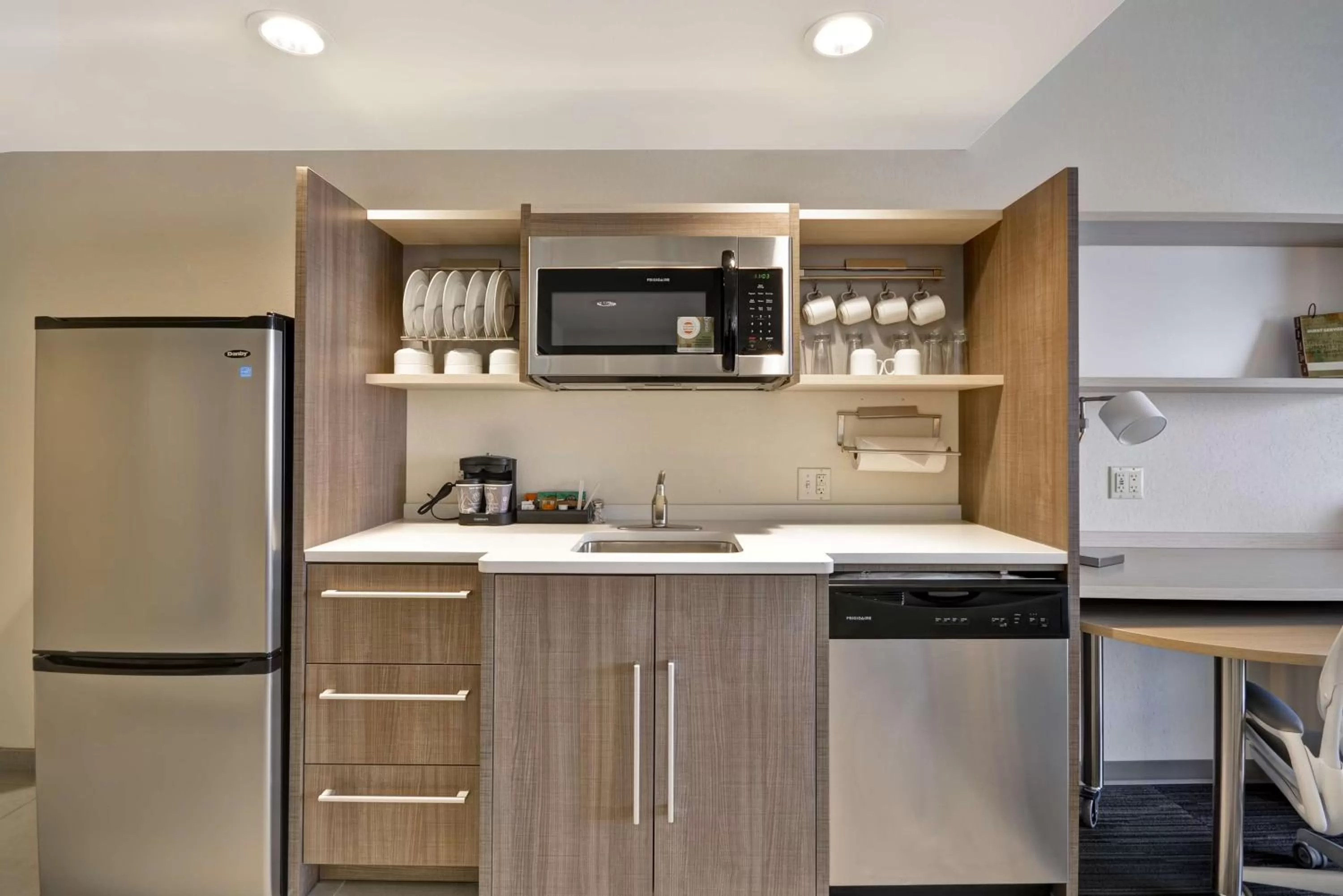 Kitchen or kitchenette in Home2 Suites by Hilton Perrysburg Levis Commons Toledo