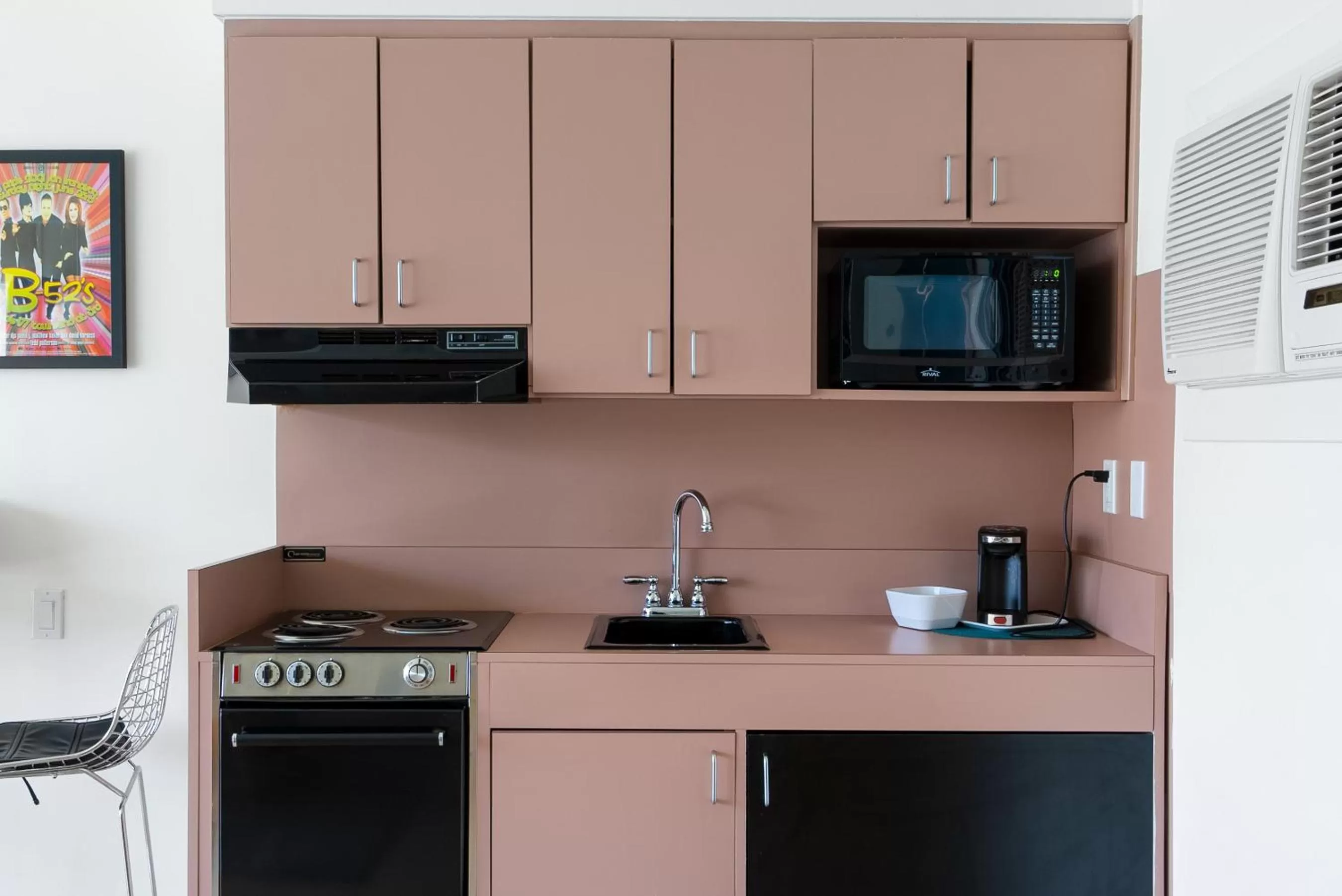 Kitchen/Kitchenette in The Monkey Tree Hotel by AvantStay