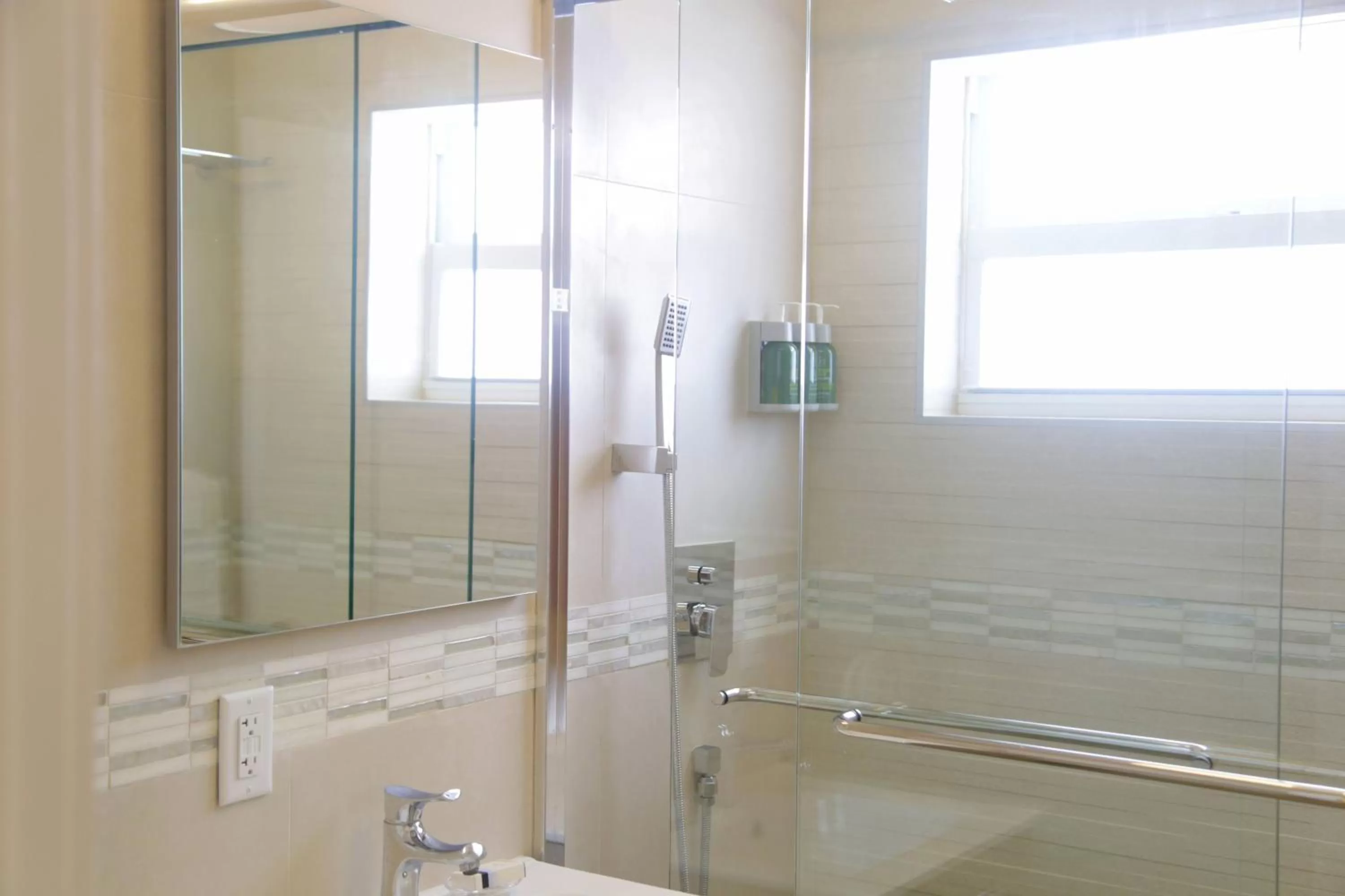 Bathroom in Diane Oceanfront Suites