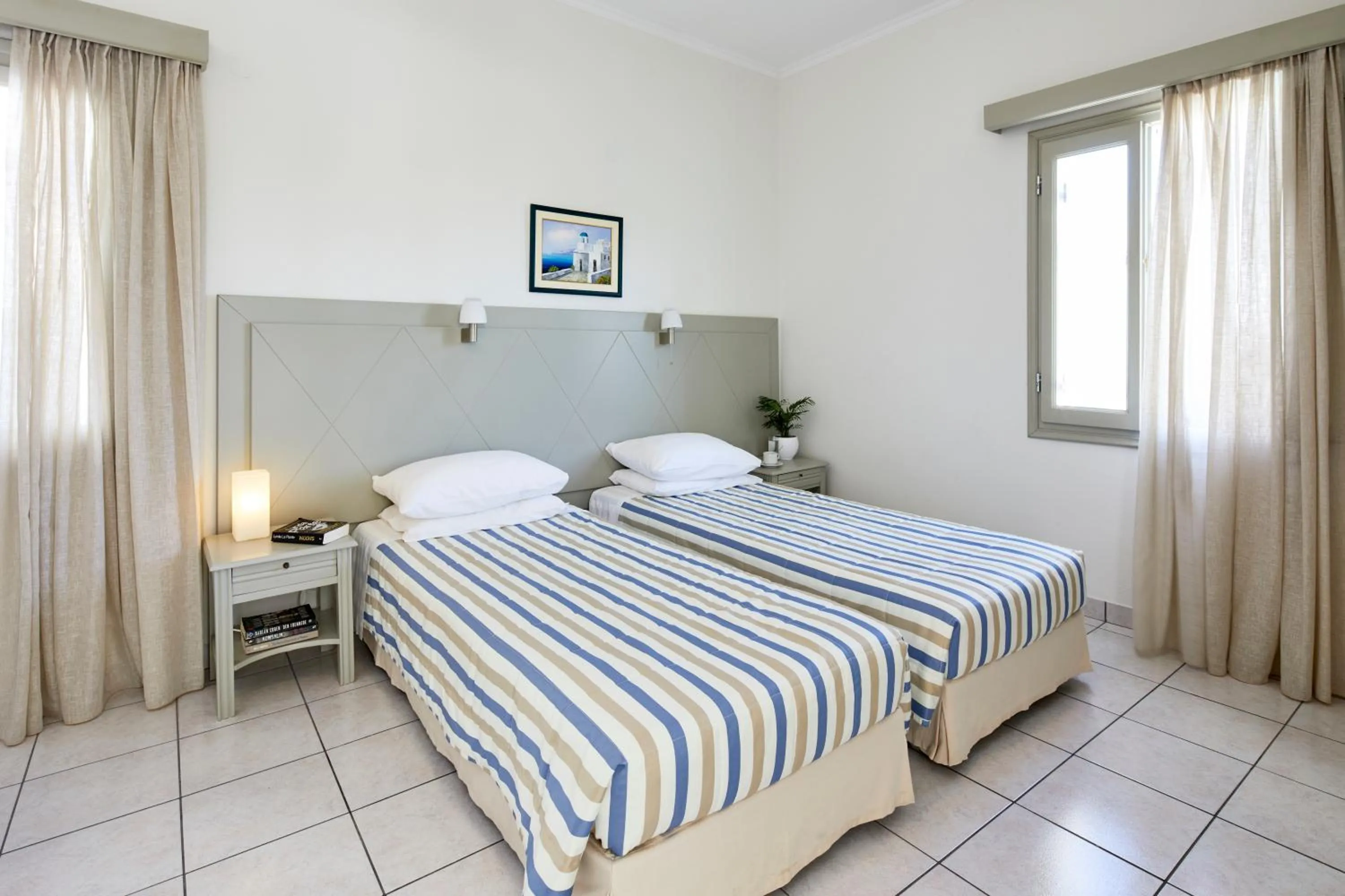 Time of day, Bed in Nissos Thira