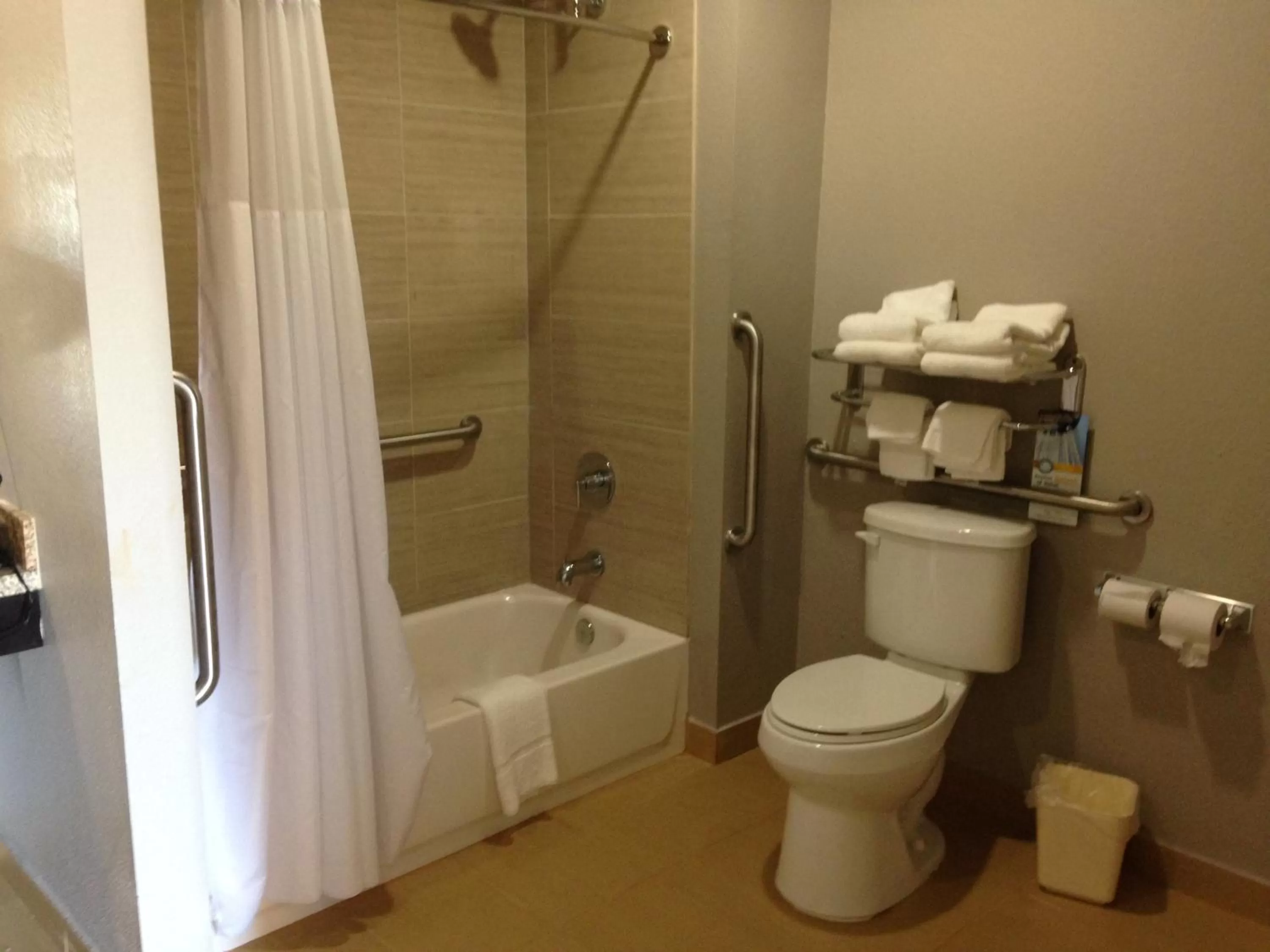 Bathroom in Scottish Inn & Suites Cotulla, TX