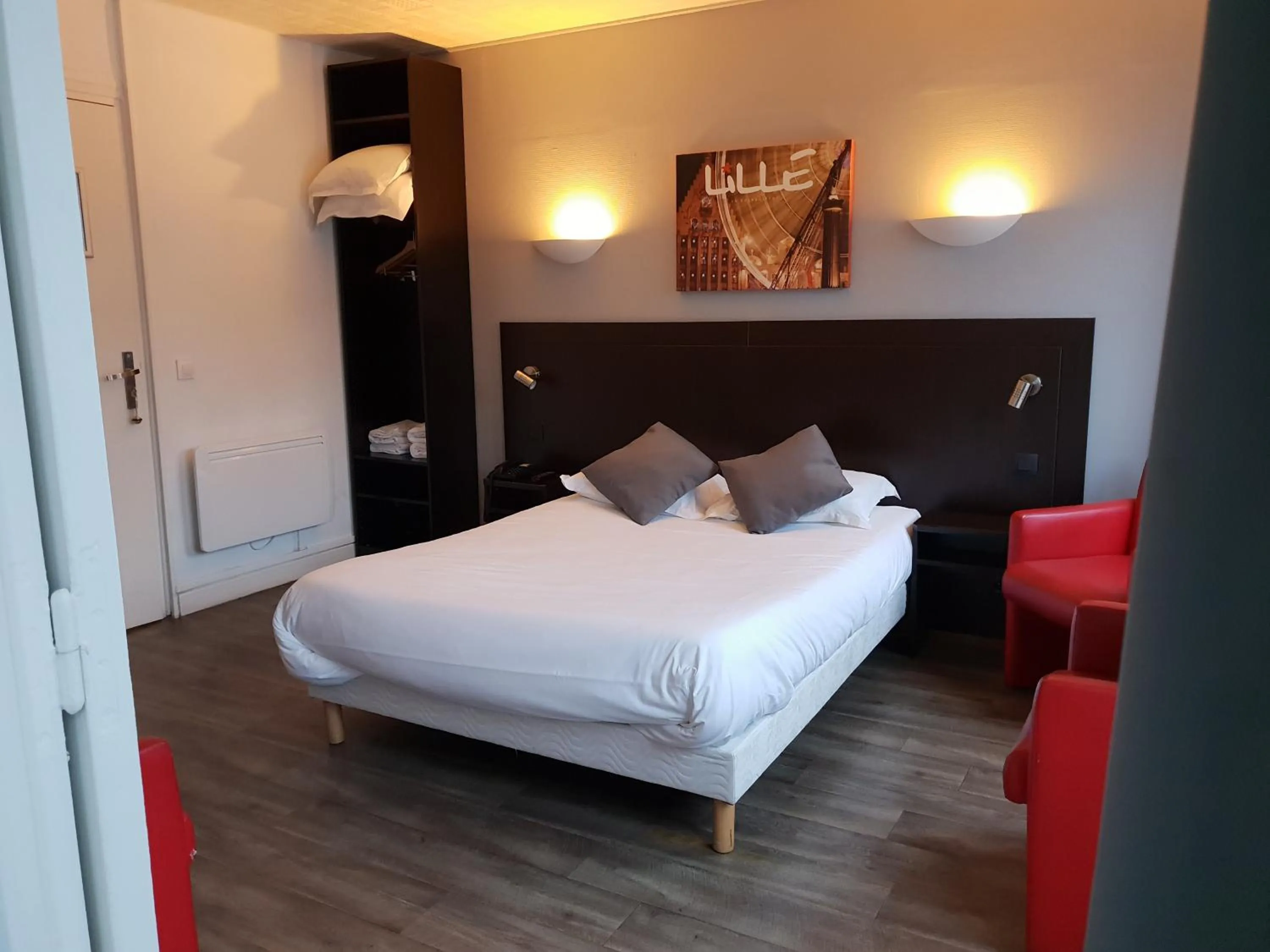 Bedroom, Bed in Le Napoleon