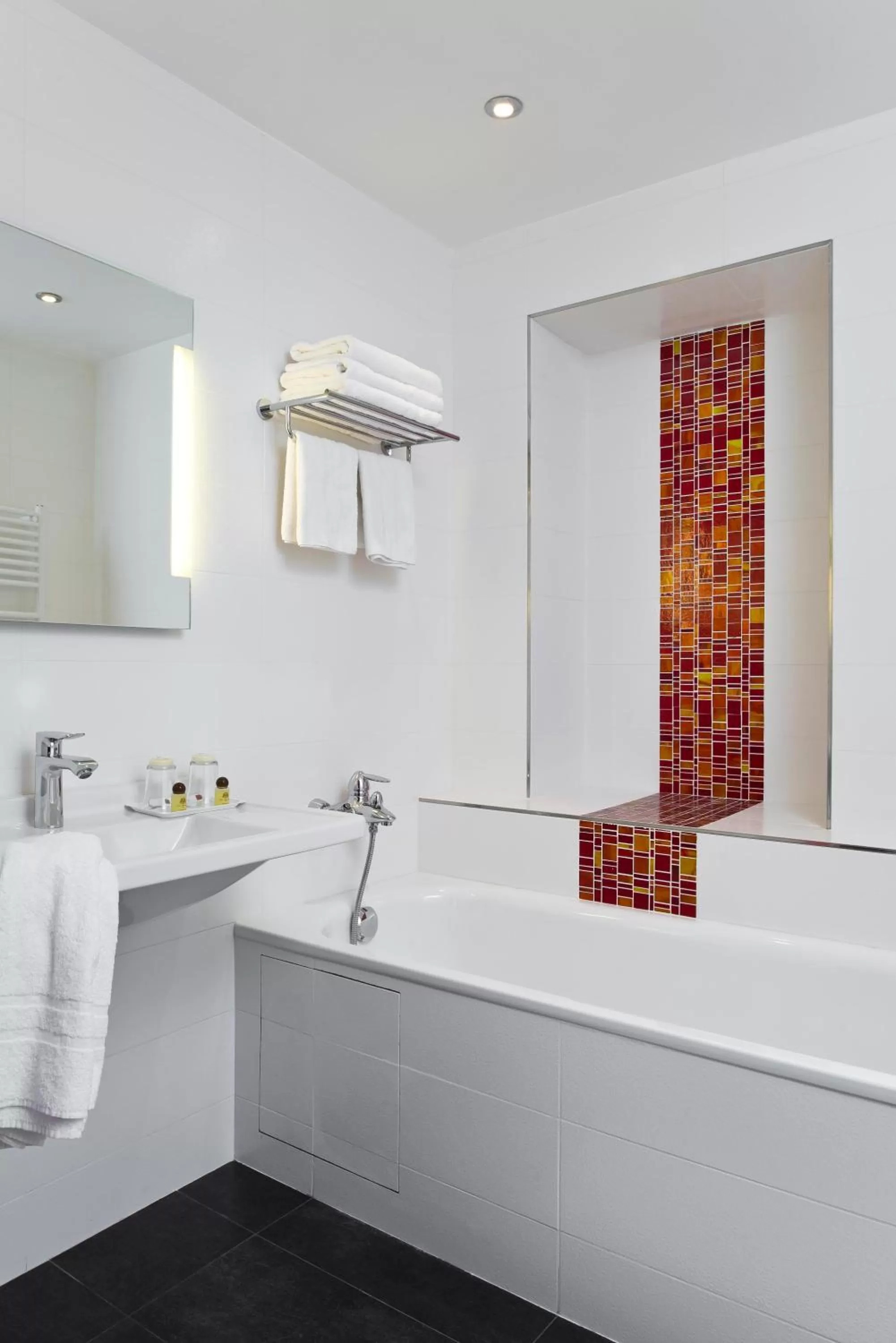 Bathroom in Hôtel Saint-Pétersbourg Opéra & Spa