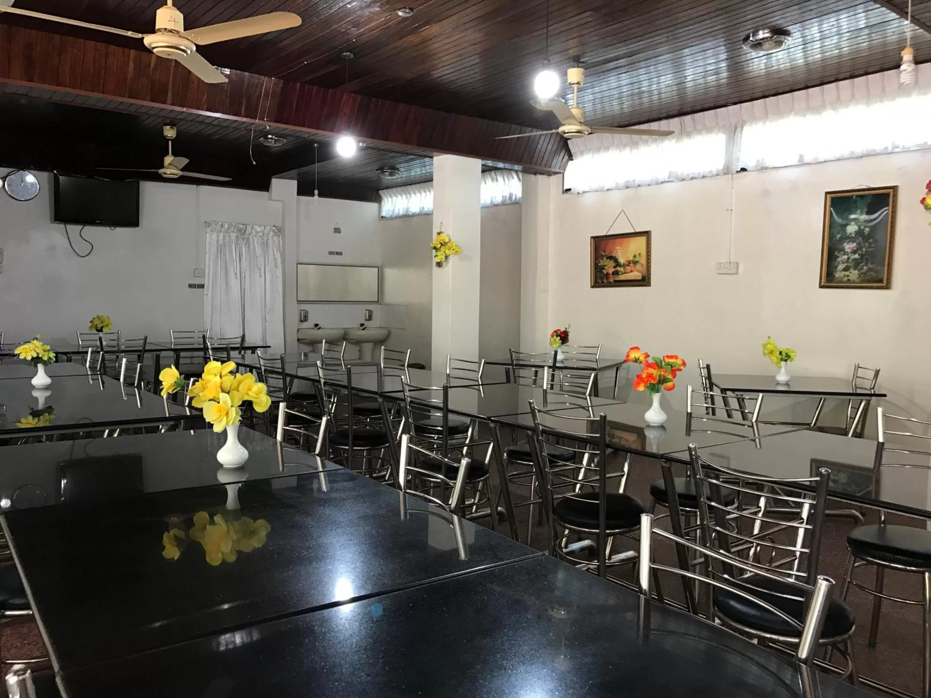 BBQ facilities in Gnaanams Hotel and Restaurant