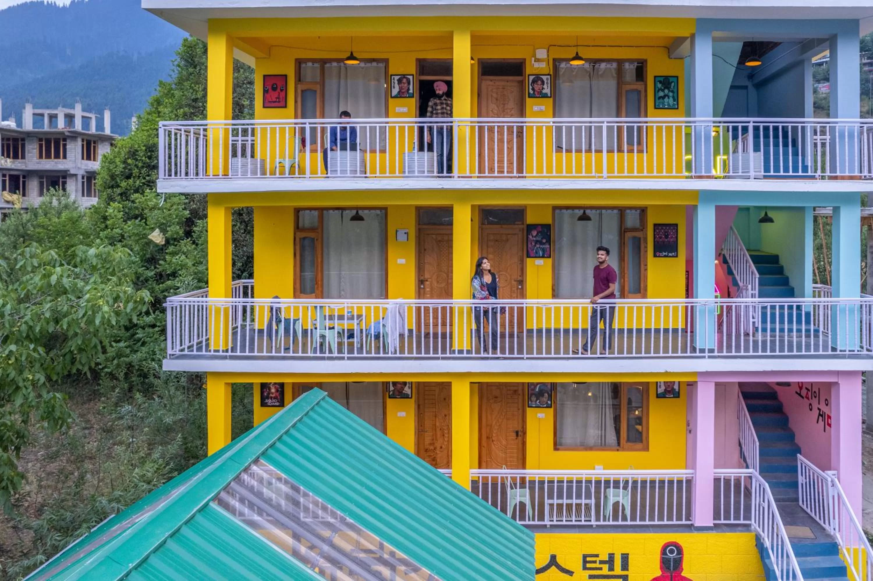 Whoopers Hostel Manali