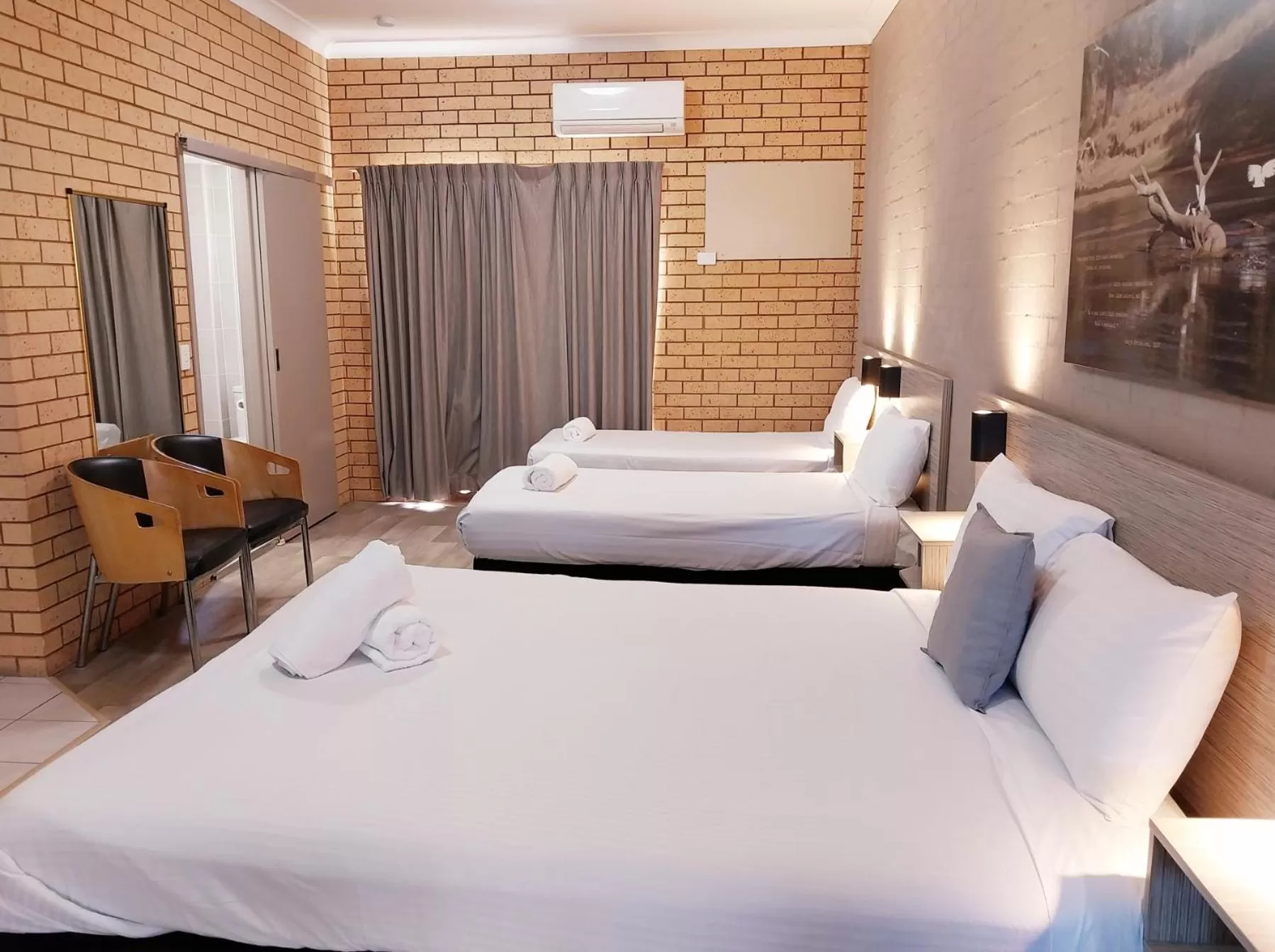 Photo of the whole room, Bed in Tallarook Motor Inn