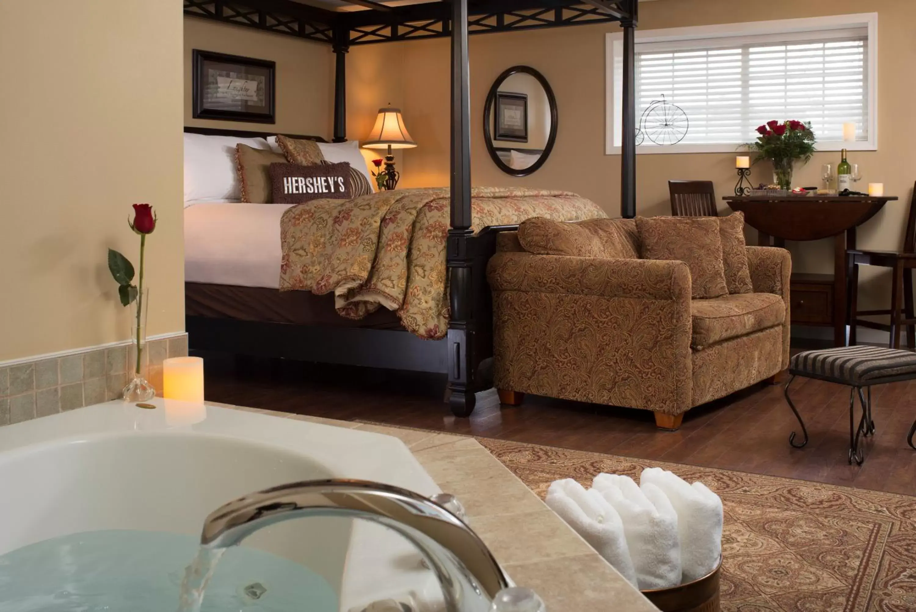 King Suite in 1825 Inn Bed and Breakfast King Suite in 1825 Inn Bed and Breakfast