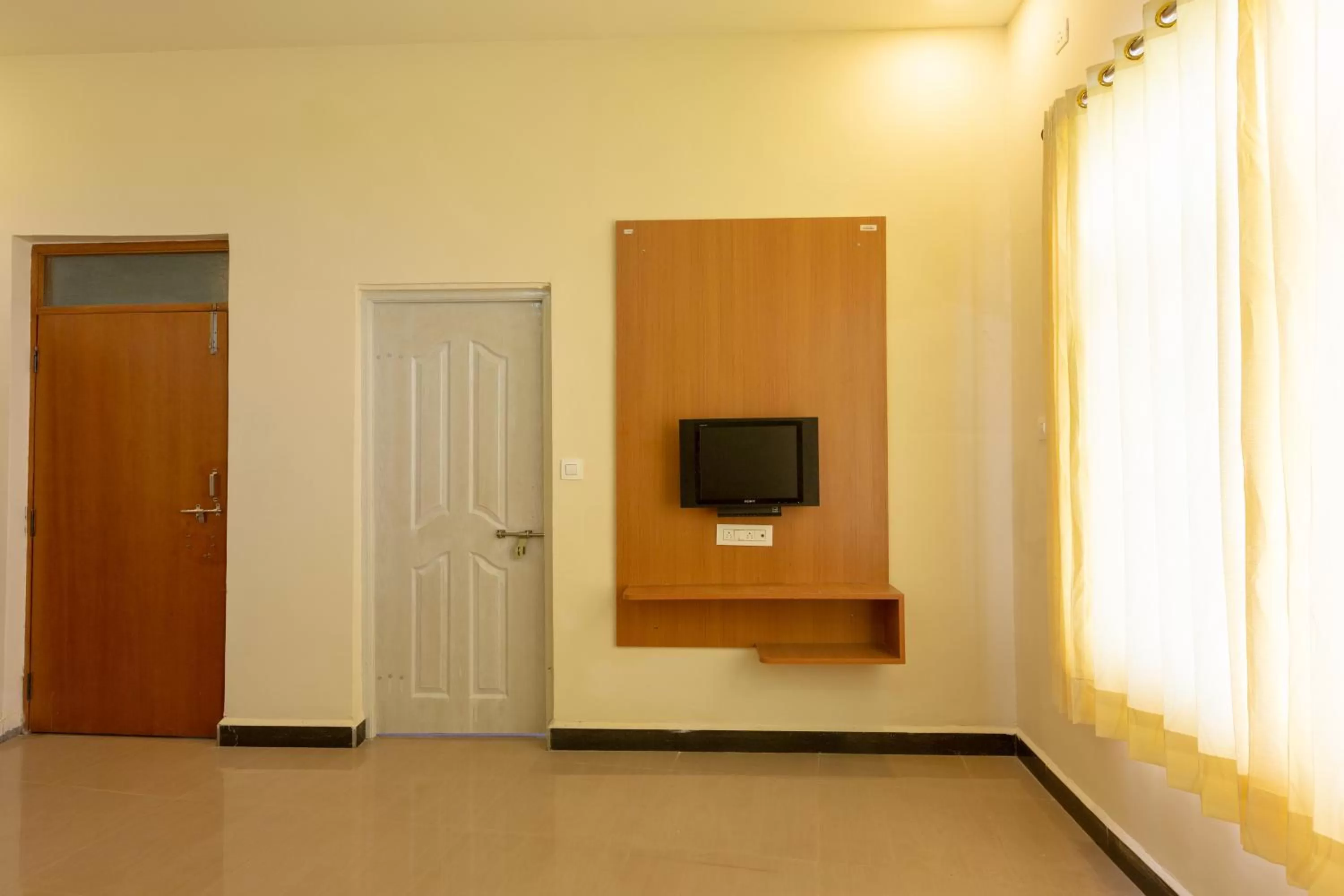 KSTDC Hotel Mayura Krishna Almatti