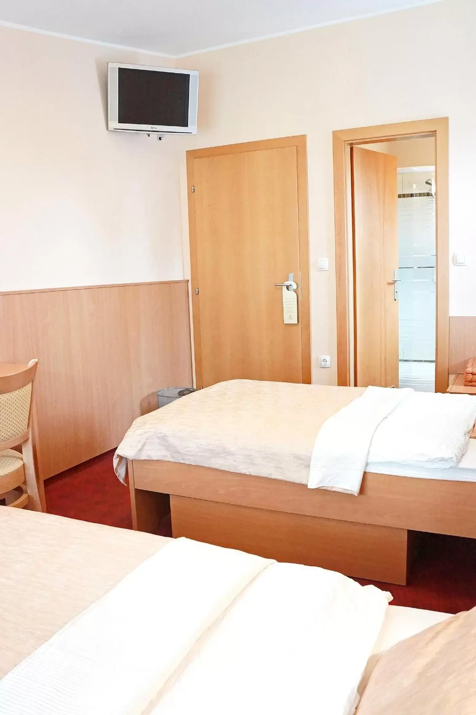 Twin Room in Guest House Pri Gondoli Twin Room in Guest House Pri Gondoli