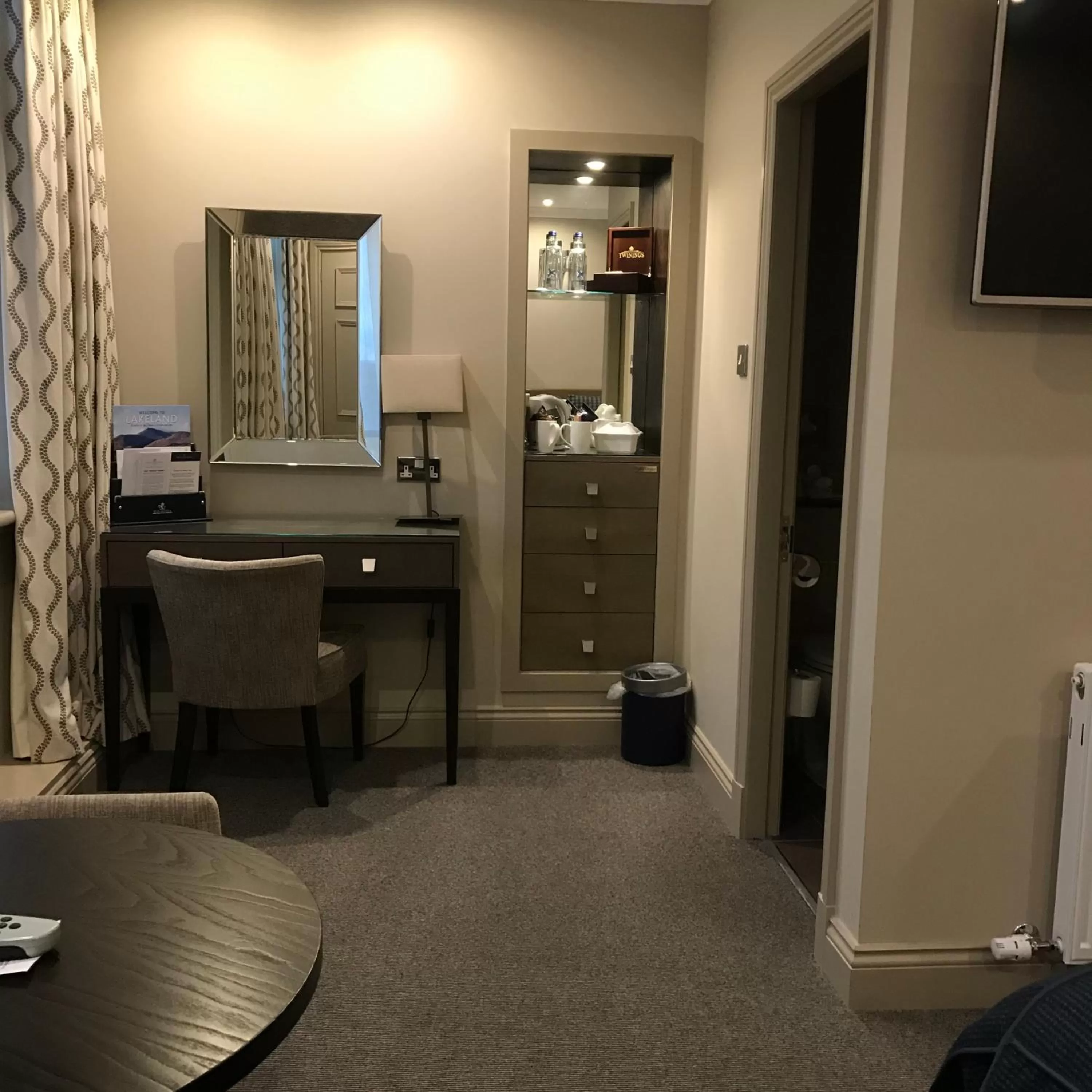 Coffee/tea facilities in Crown & Mitre Hotel