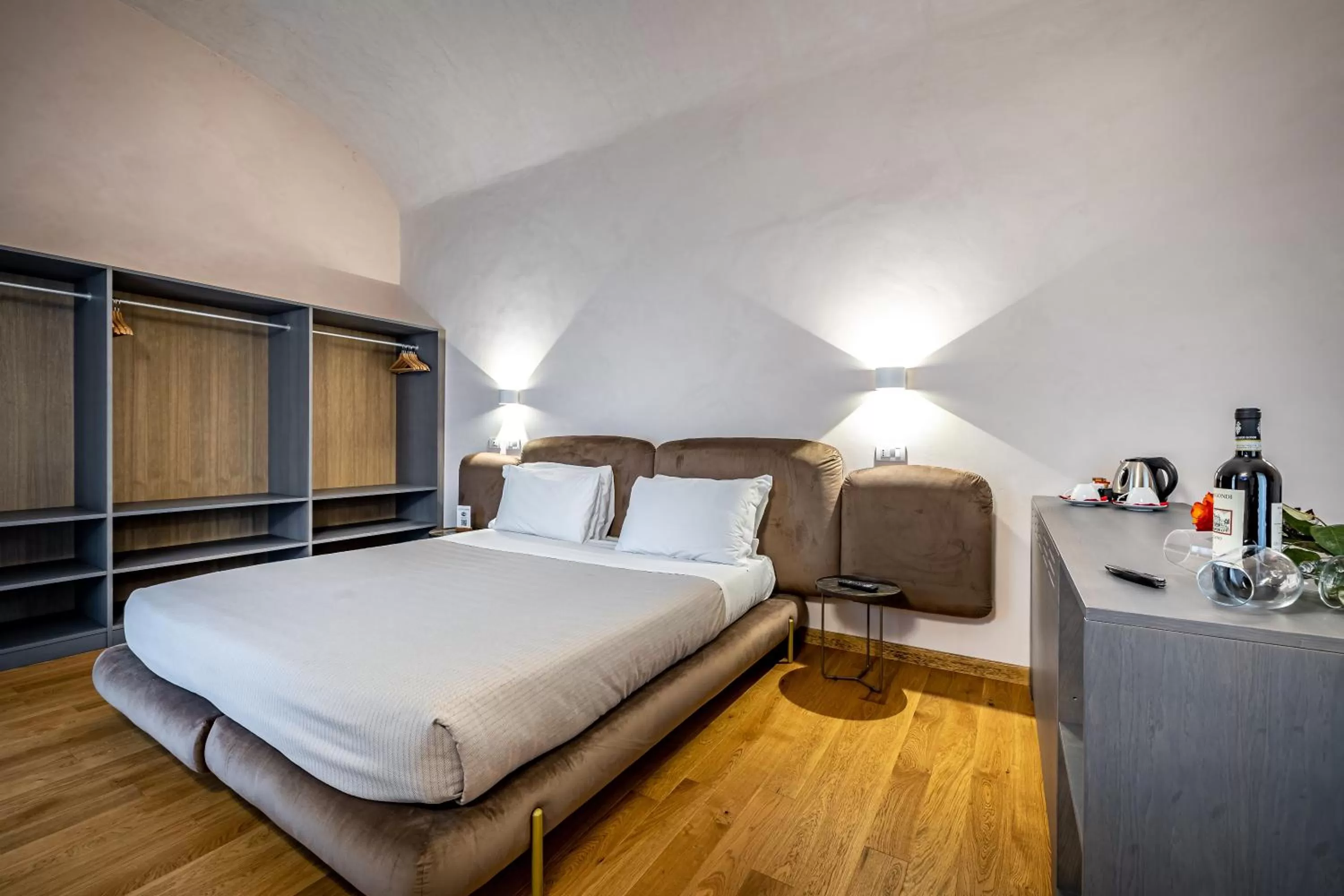 Photo of the whole room, Bed in Hotel La Scaletta al Ponte Vecchio