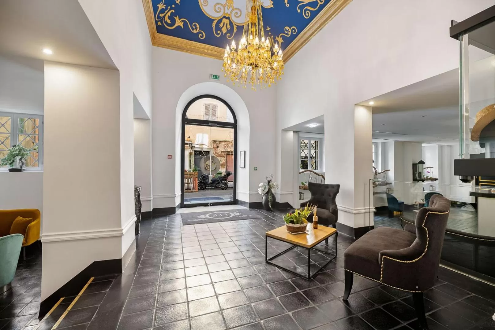 Property building in Hotel POZZO DI BORGO