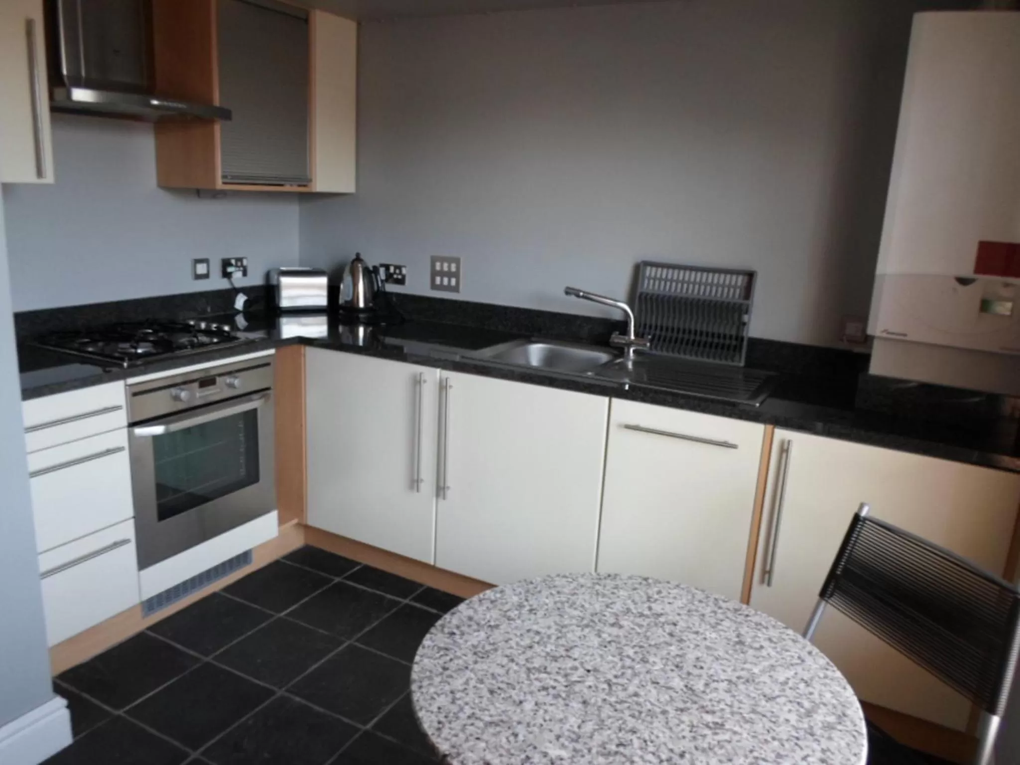 Kitchen or kitchenette in Cheshire Cat