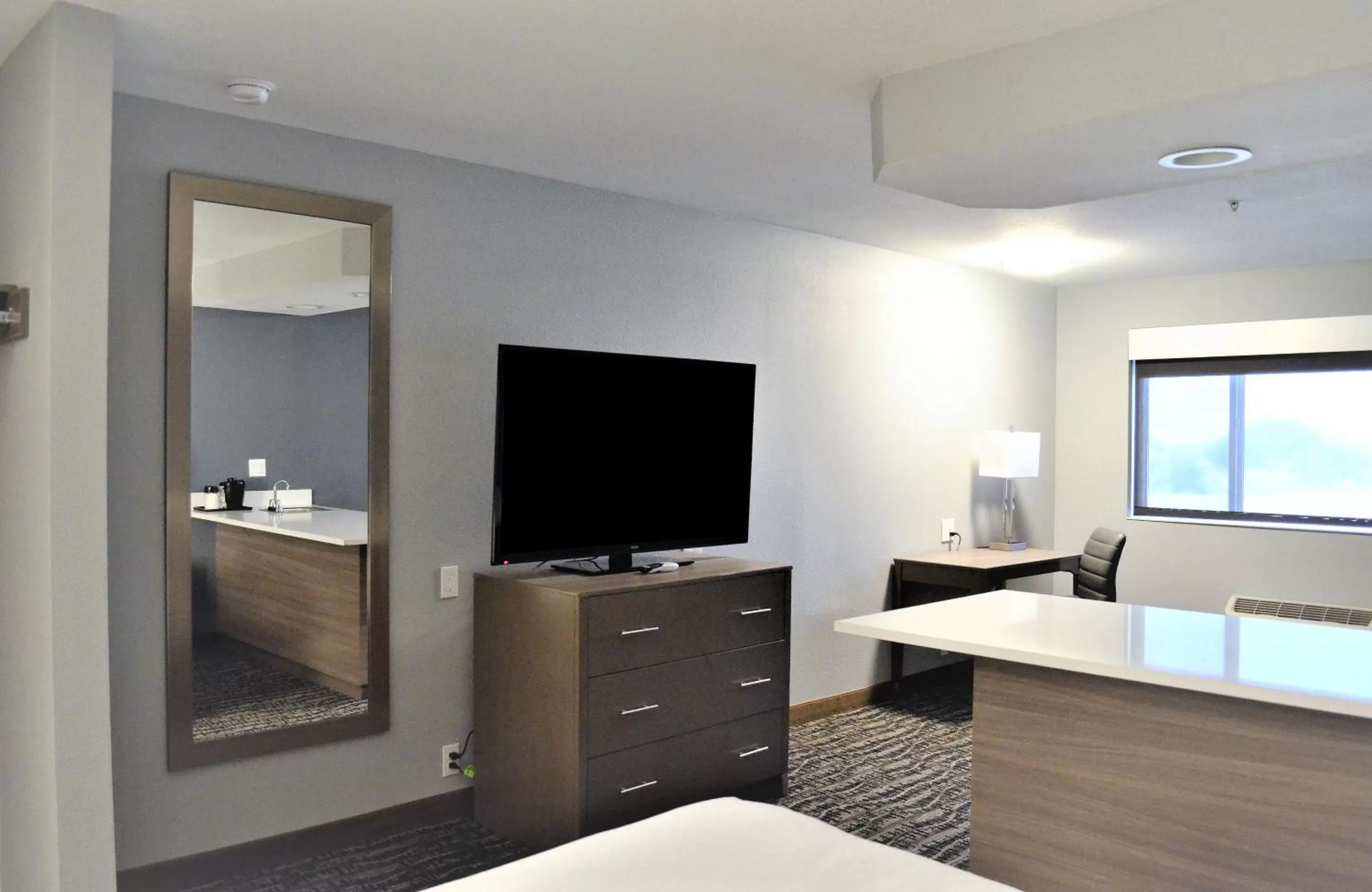 TV and multimedia, Bed in Hotel 28 Boise Airport, an Ascend Collection Hotel