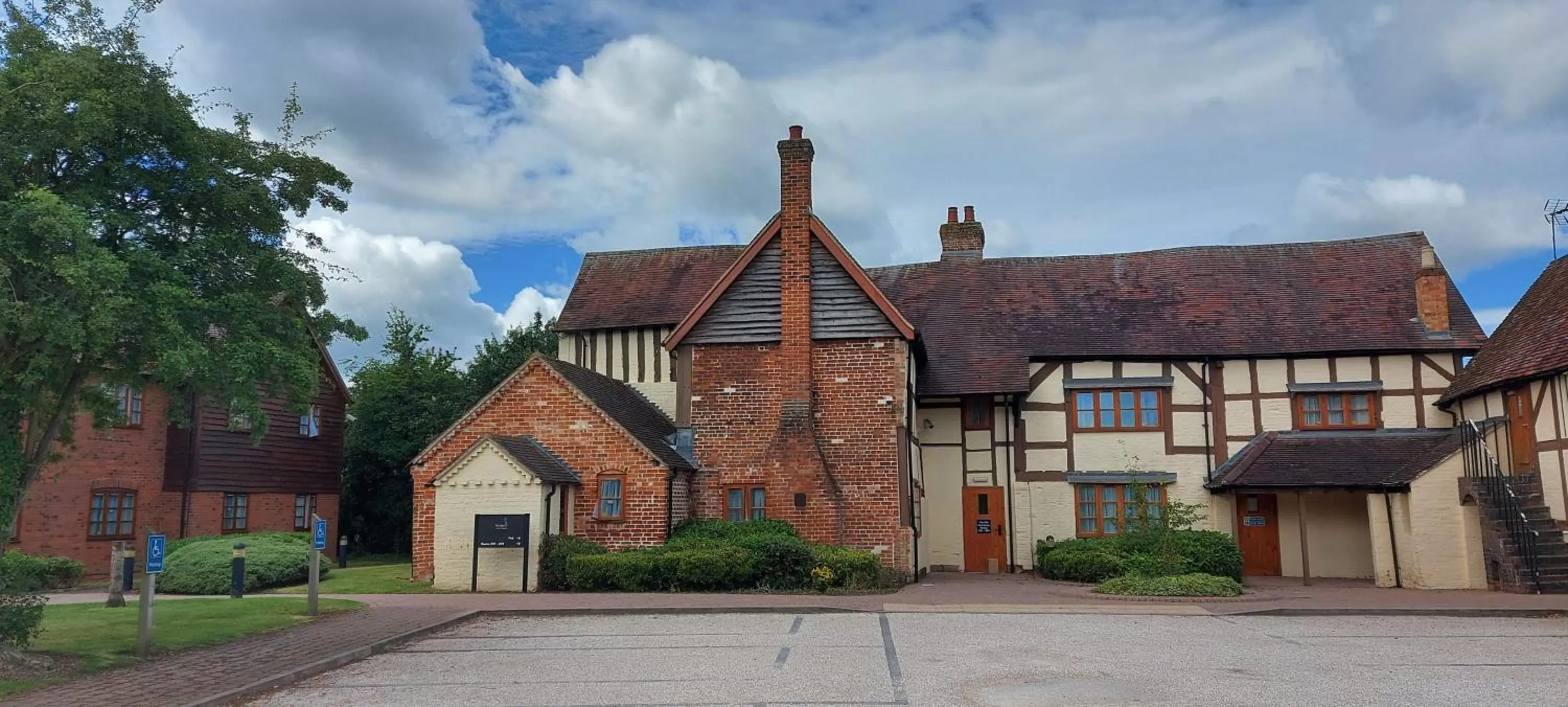 Property building in Meadow Farm Redditch by Marstons Inns