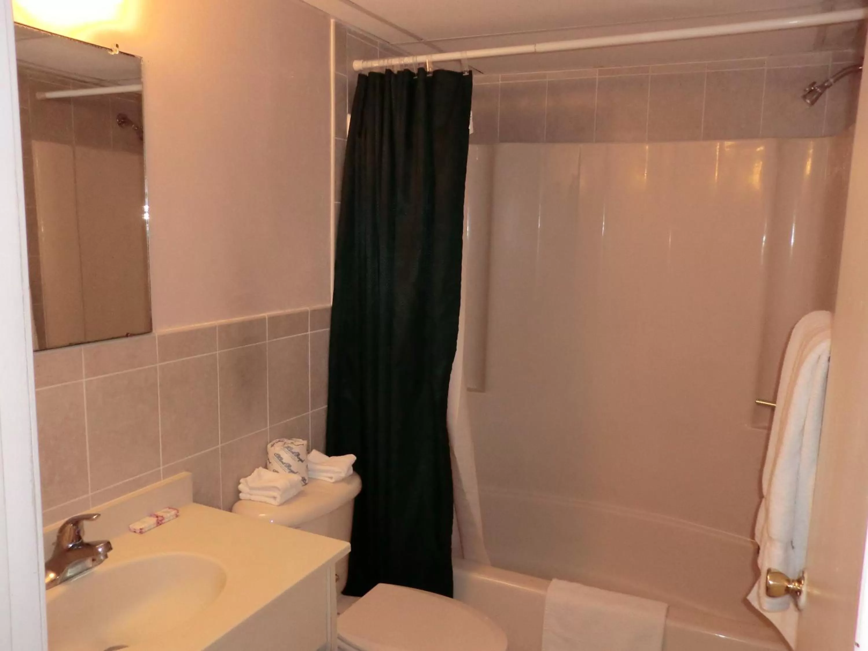 Bathroom in Bay Breeze Motel