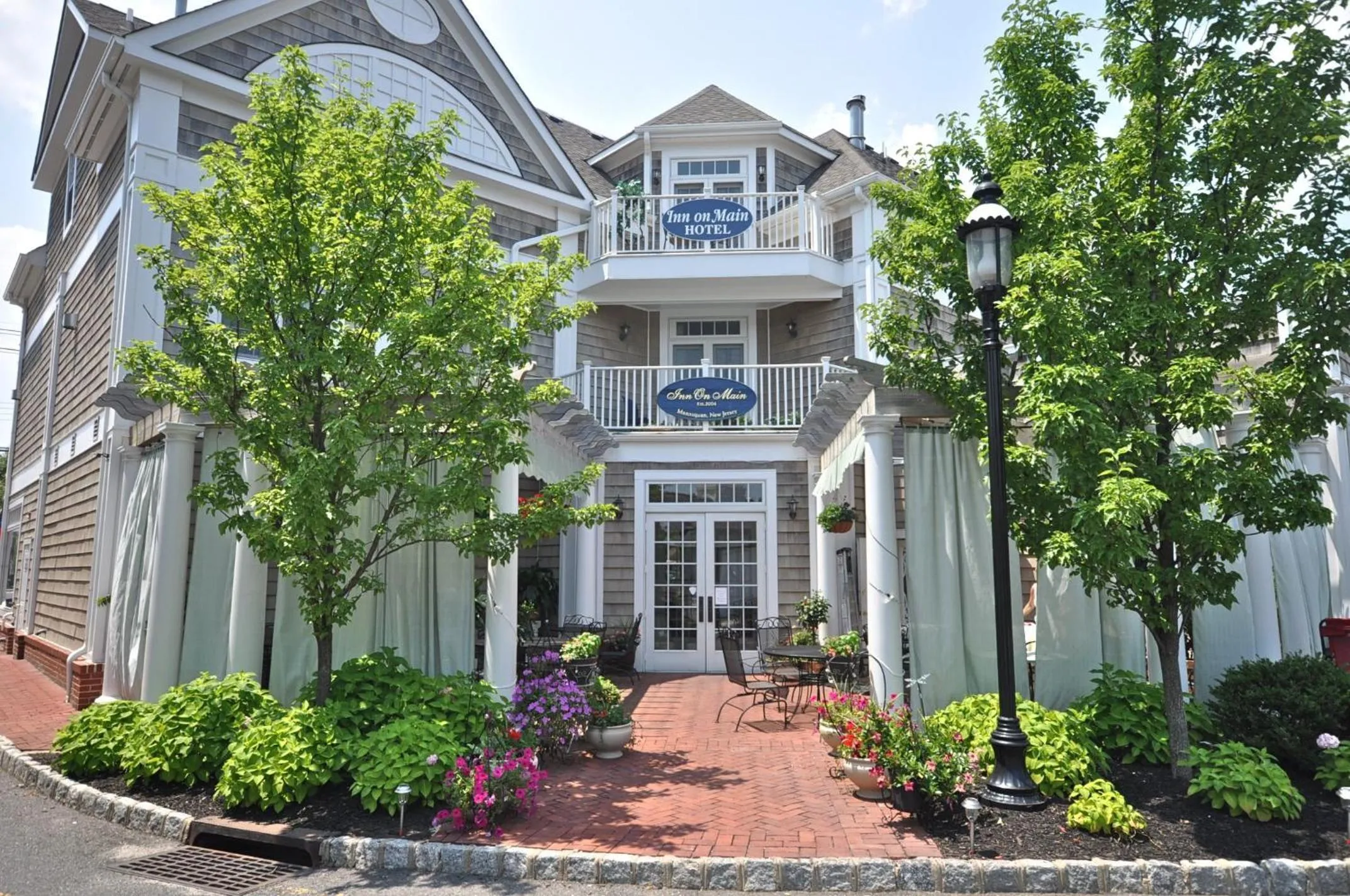 Property building in Inn on Main Hotel