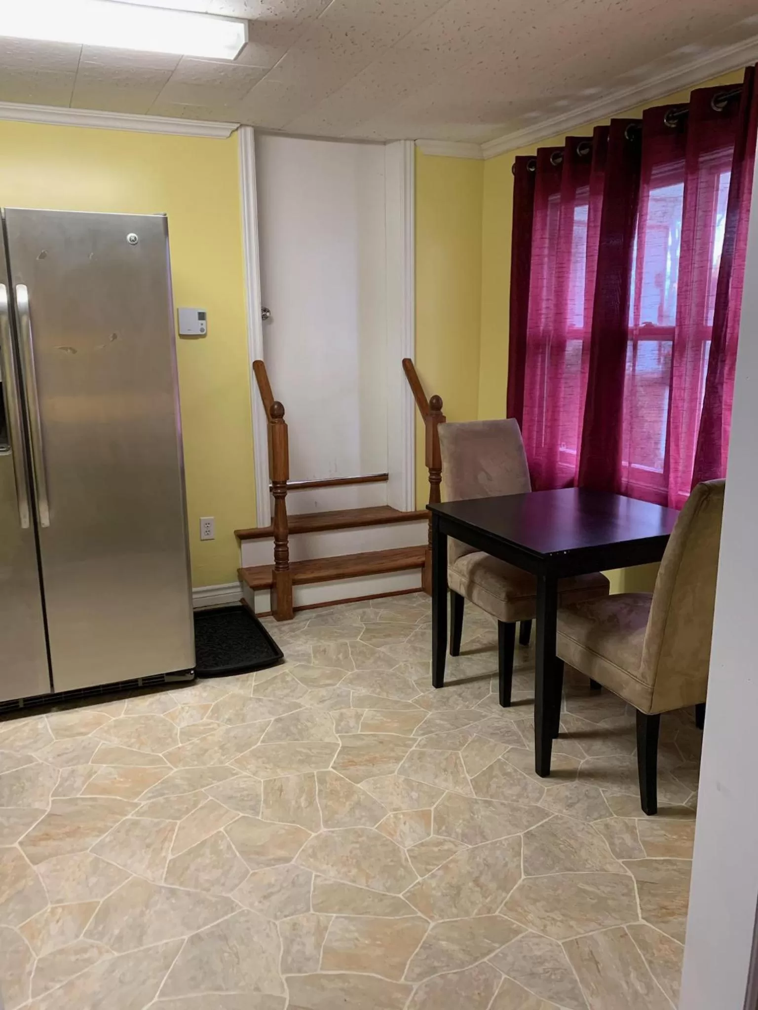 Dining area in Lakelawn B&B and Motel