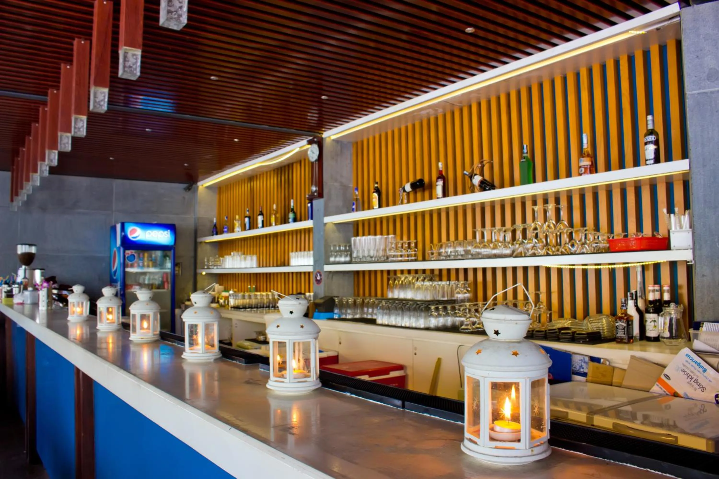 Restaurant/places to eat in International Hotel