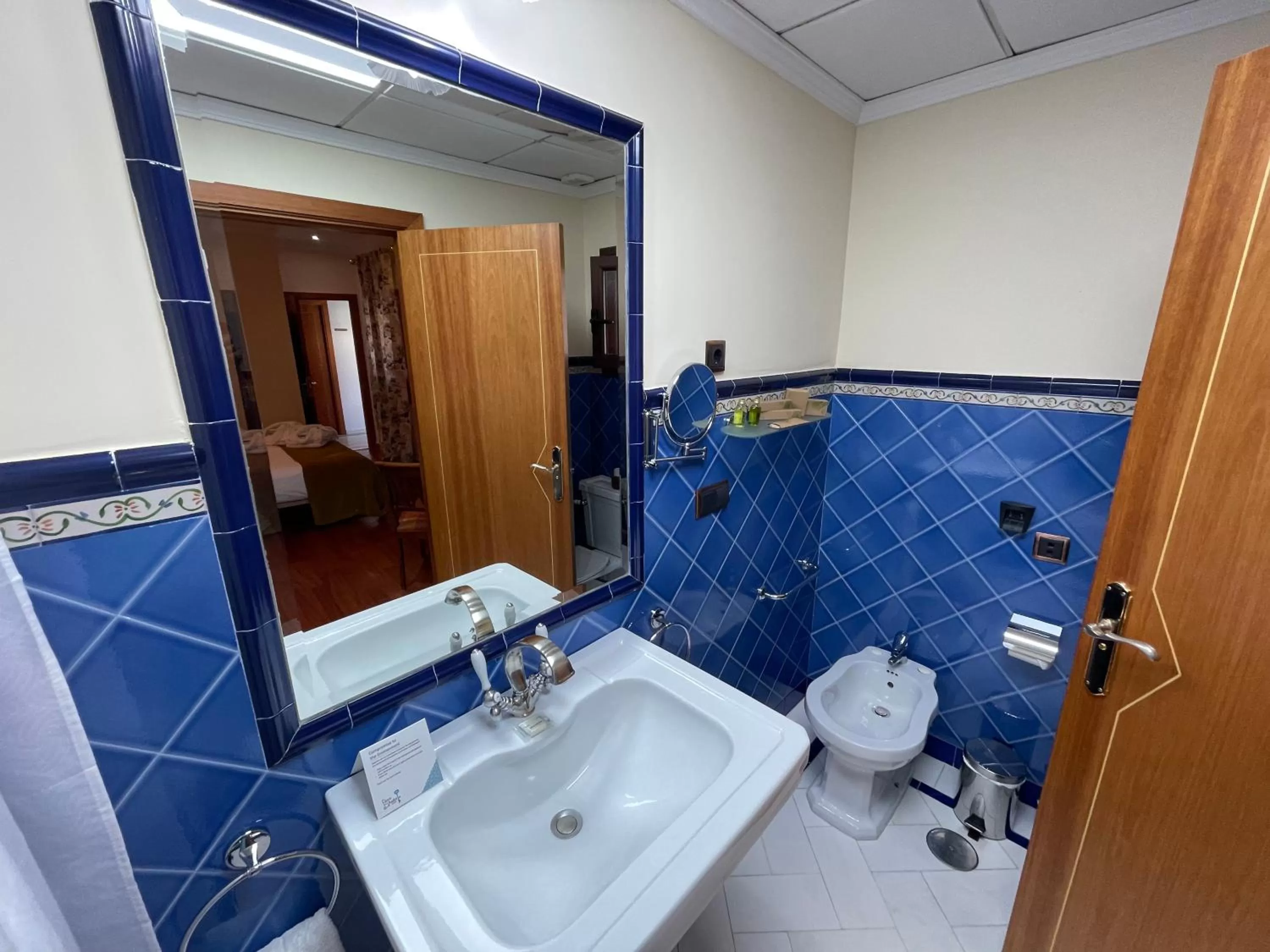 Hot Tub, Bathroom in La Llave de la Judería Hotel Boutique