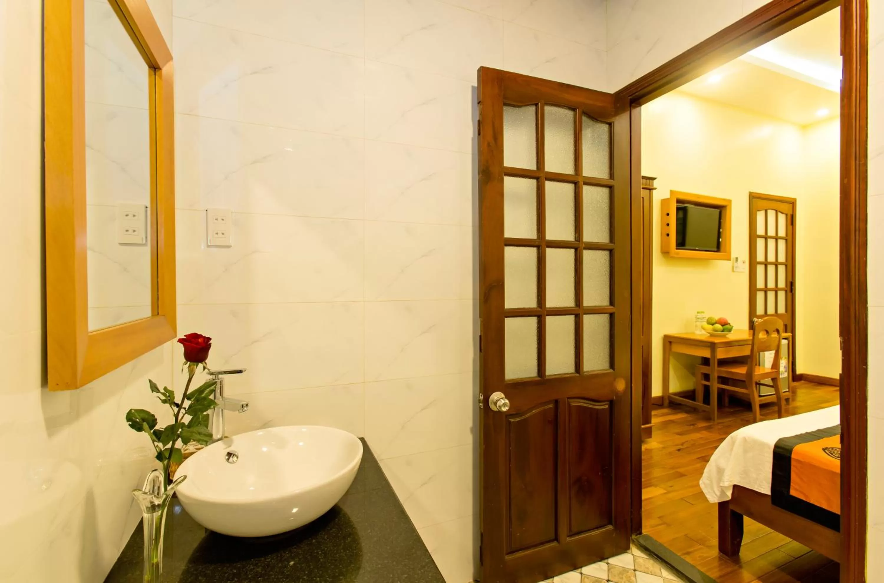 Shower, Bed in Qua Cam Tim Homestay