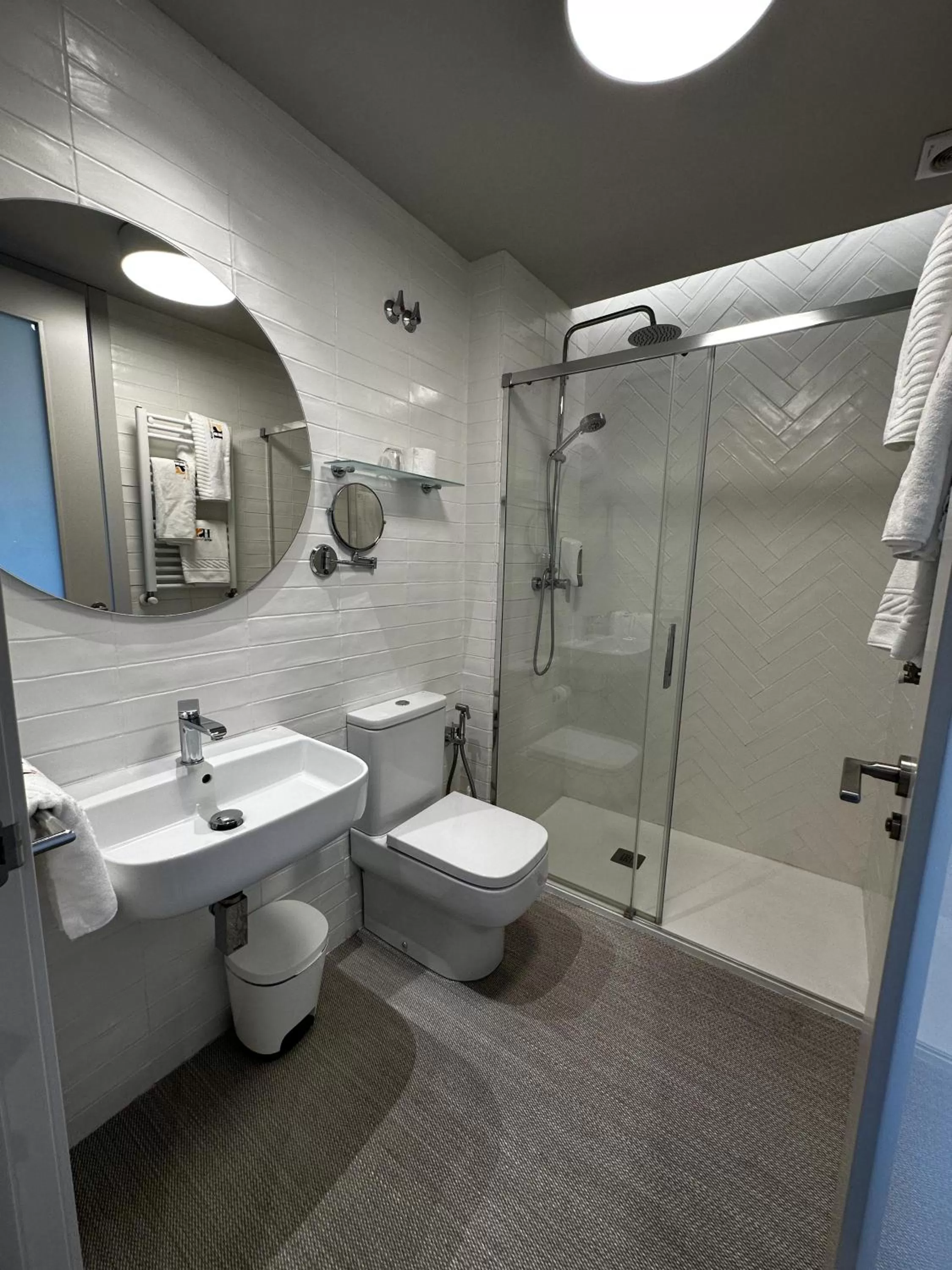 Bathroom in Hotel San Luis