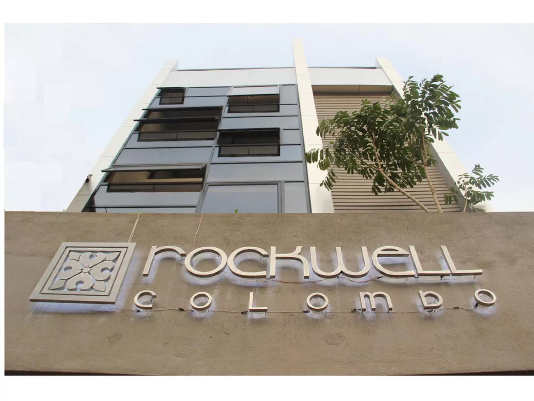 Facade/entrance in Rockwell Colombo