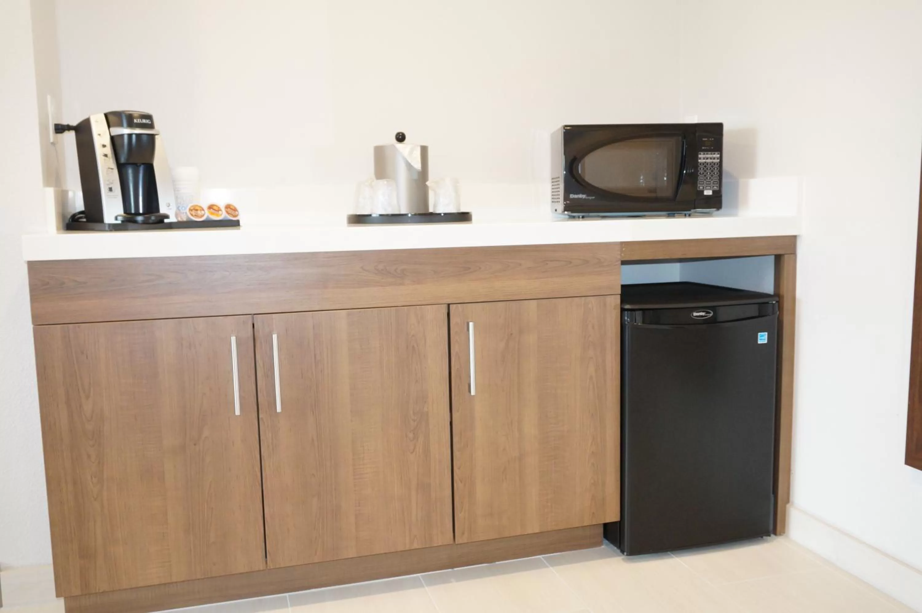 Coffee/tea facilities in Holiday Inn Express Fremont - Milpitas Central by IHG