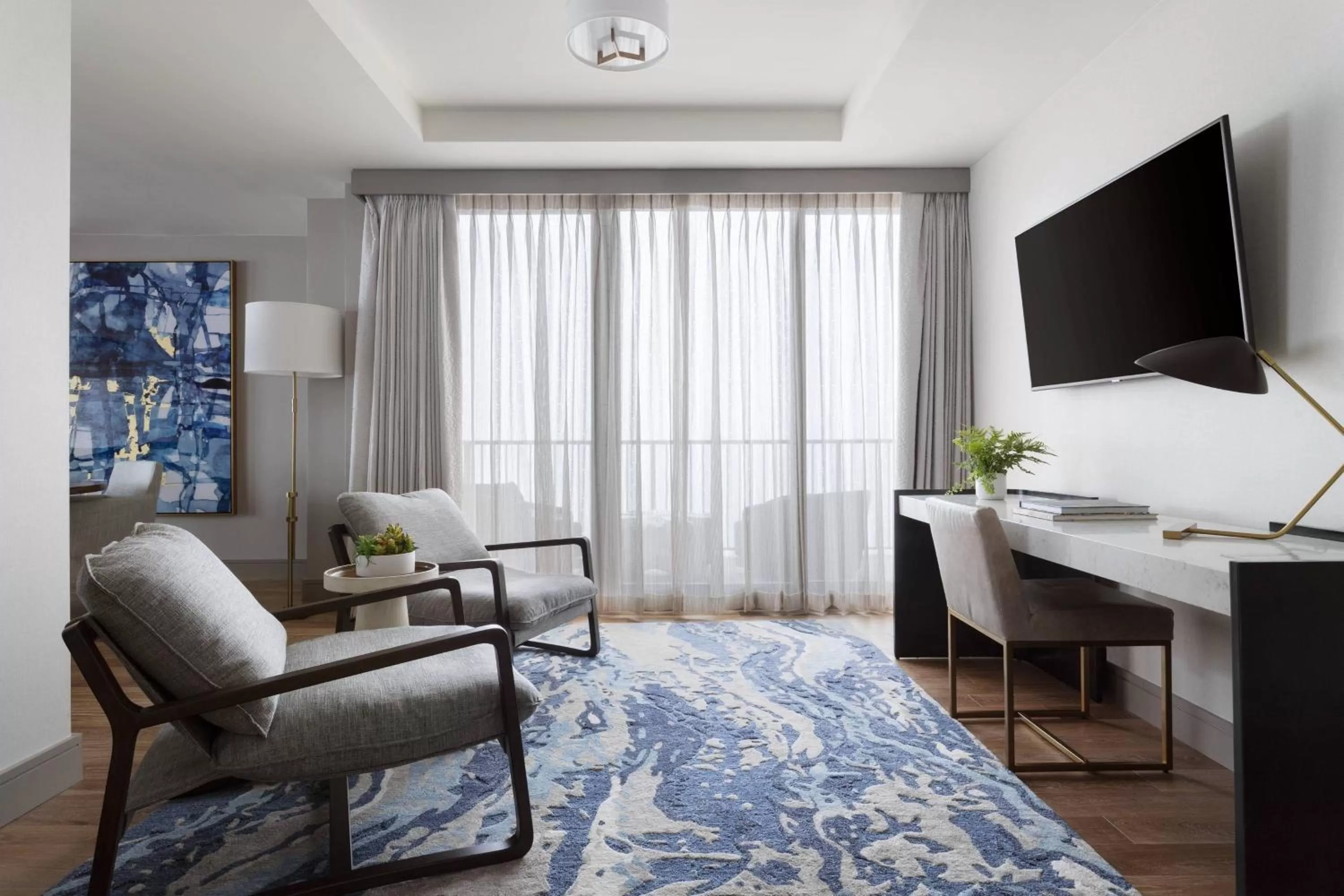 Living room, Bed in Marriott Virginia Beach Oceanfront Resort
