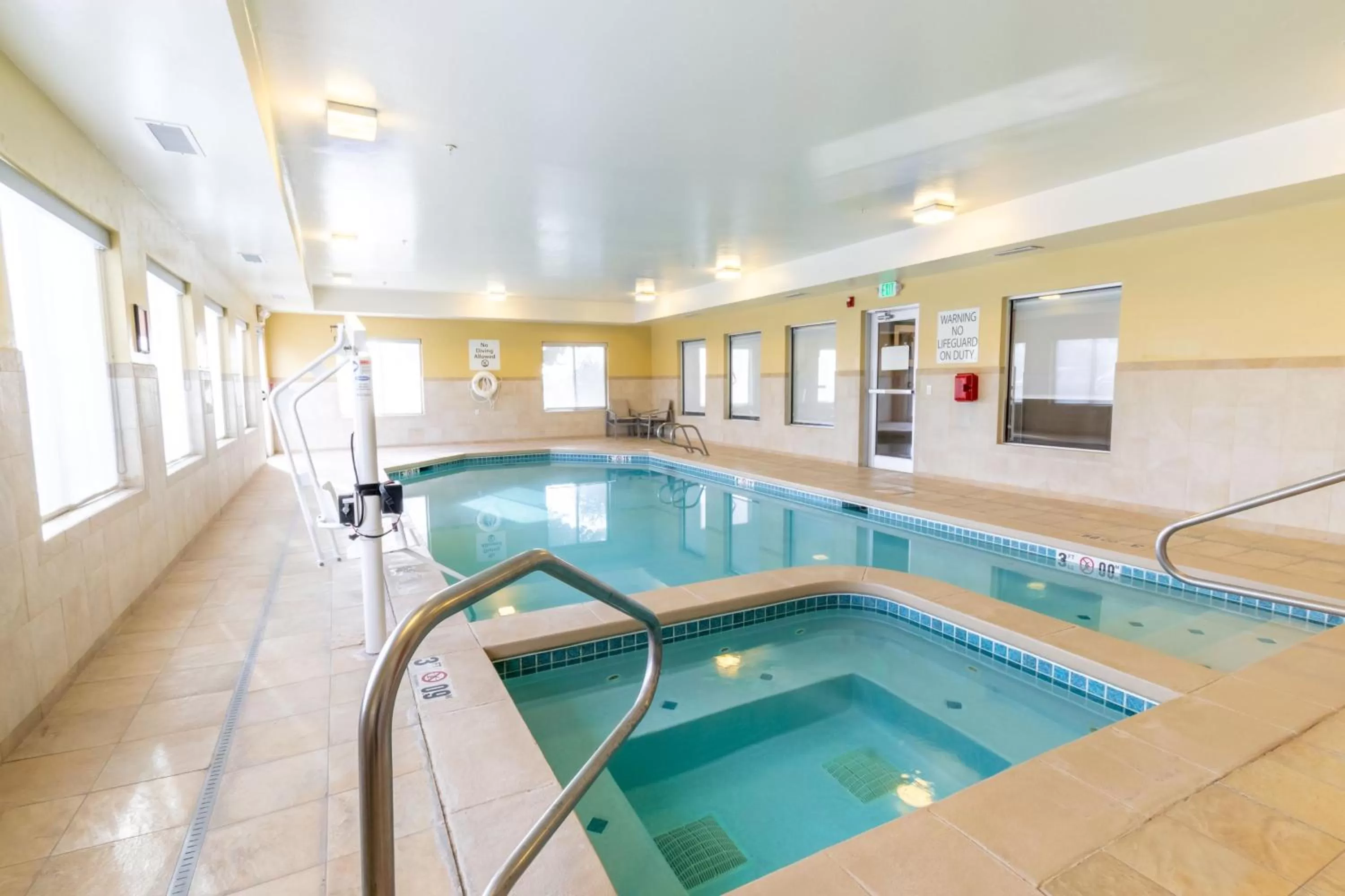 Swimming pool in Holiday Inn Express Hotel & Suites Limon I-70/Exit 359 by IHG