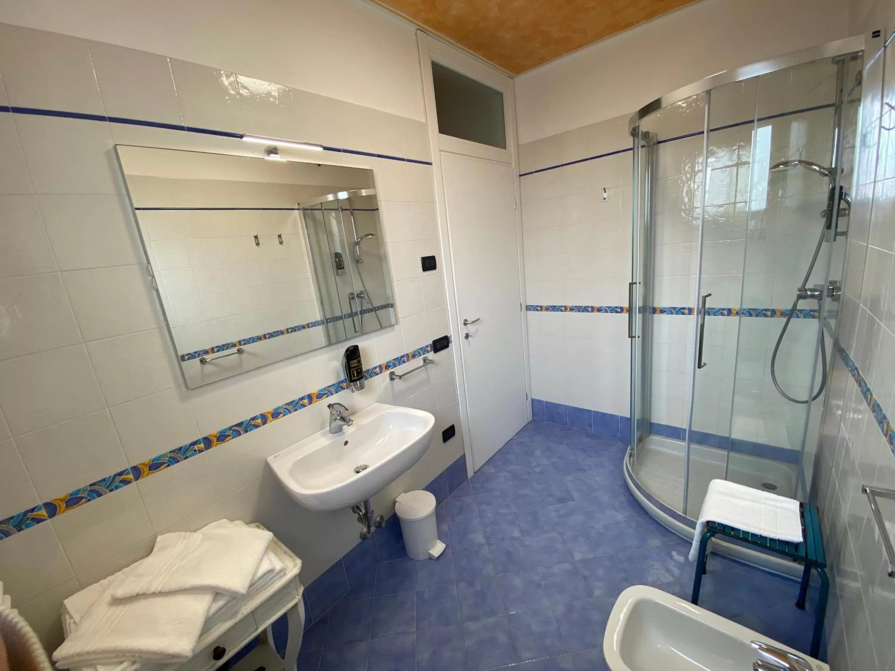 Shower in Le Fate Corbezzole