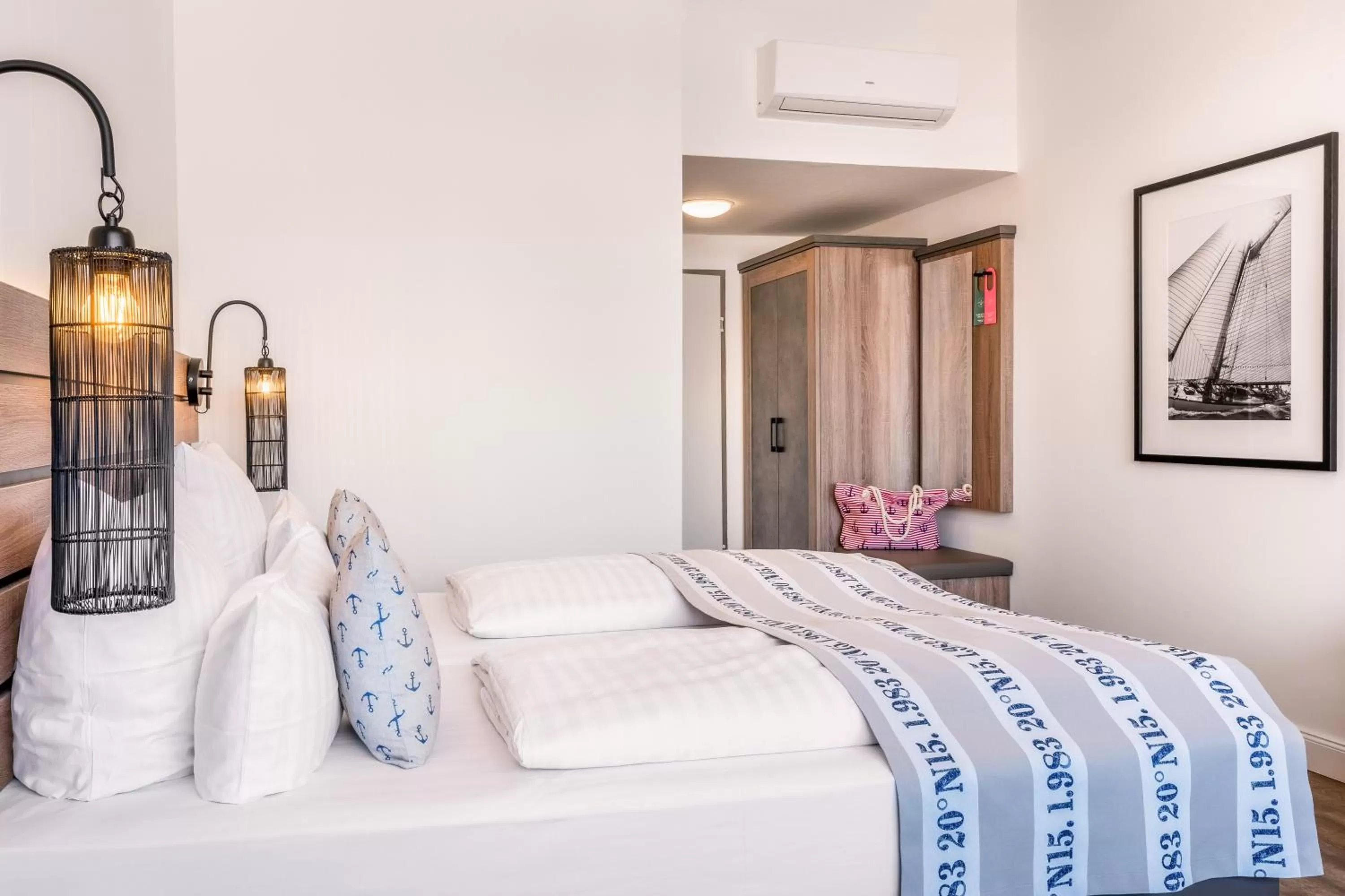 Photo of the whole room, Bed in Hotel Yachtclub