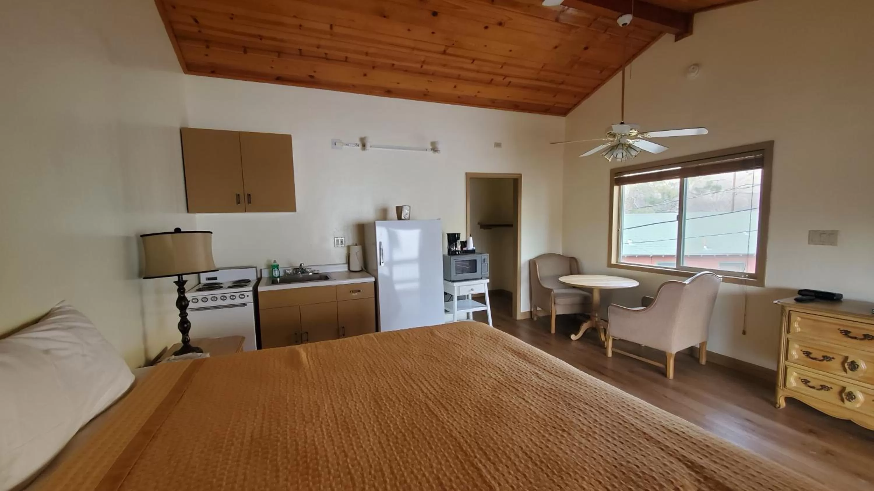 Bed in Kernville Inn