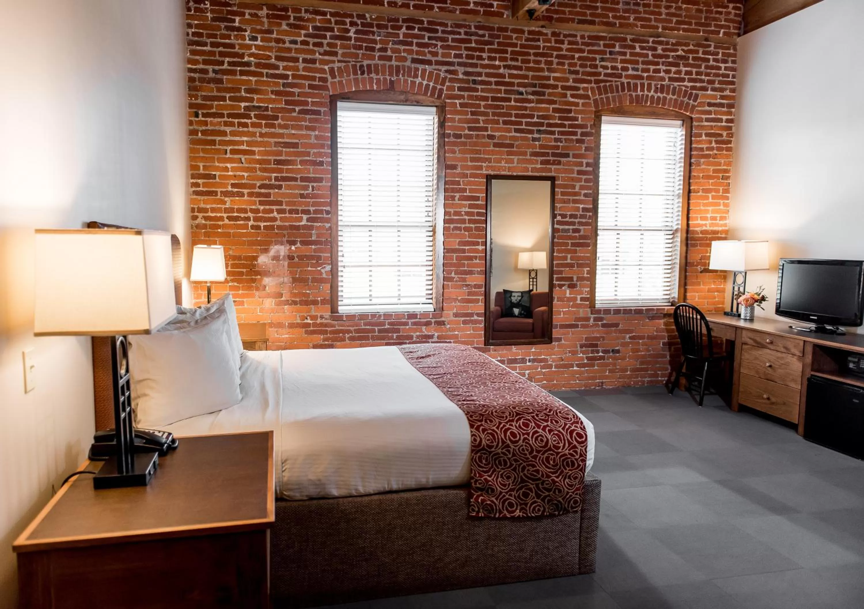Photo of the whole room, Bed in Cork Factory Hotel