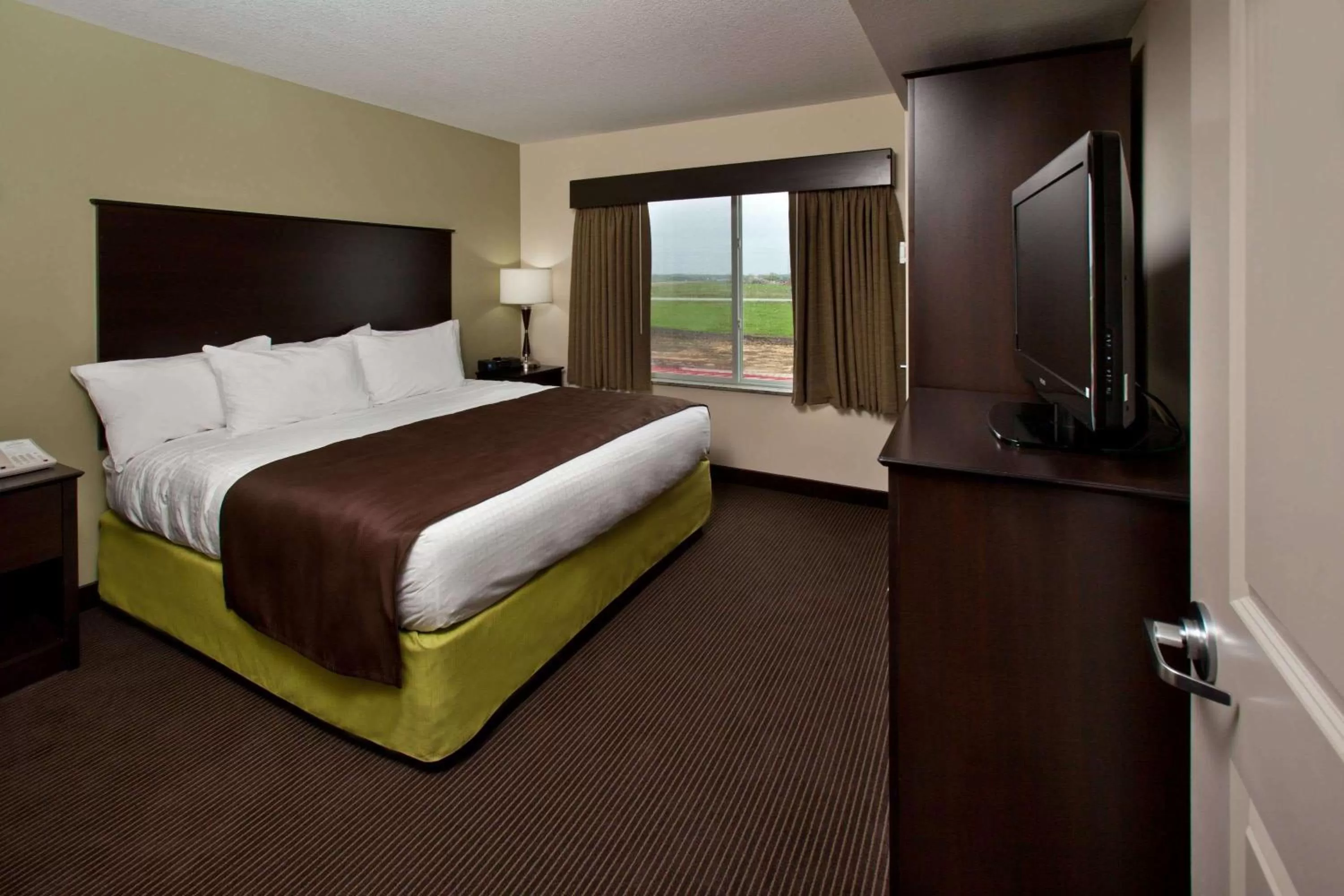Photo of the whole room, Bed in AmericInn by Wyndham Fairfield