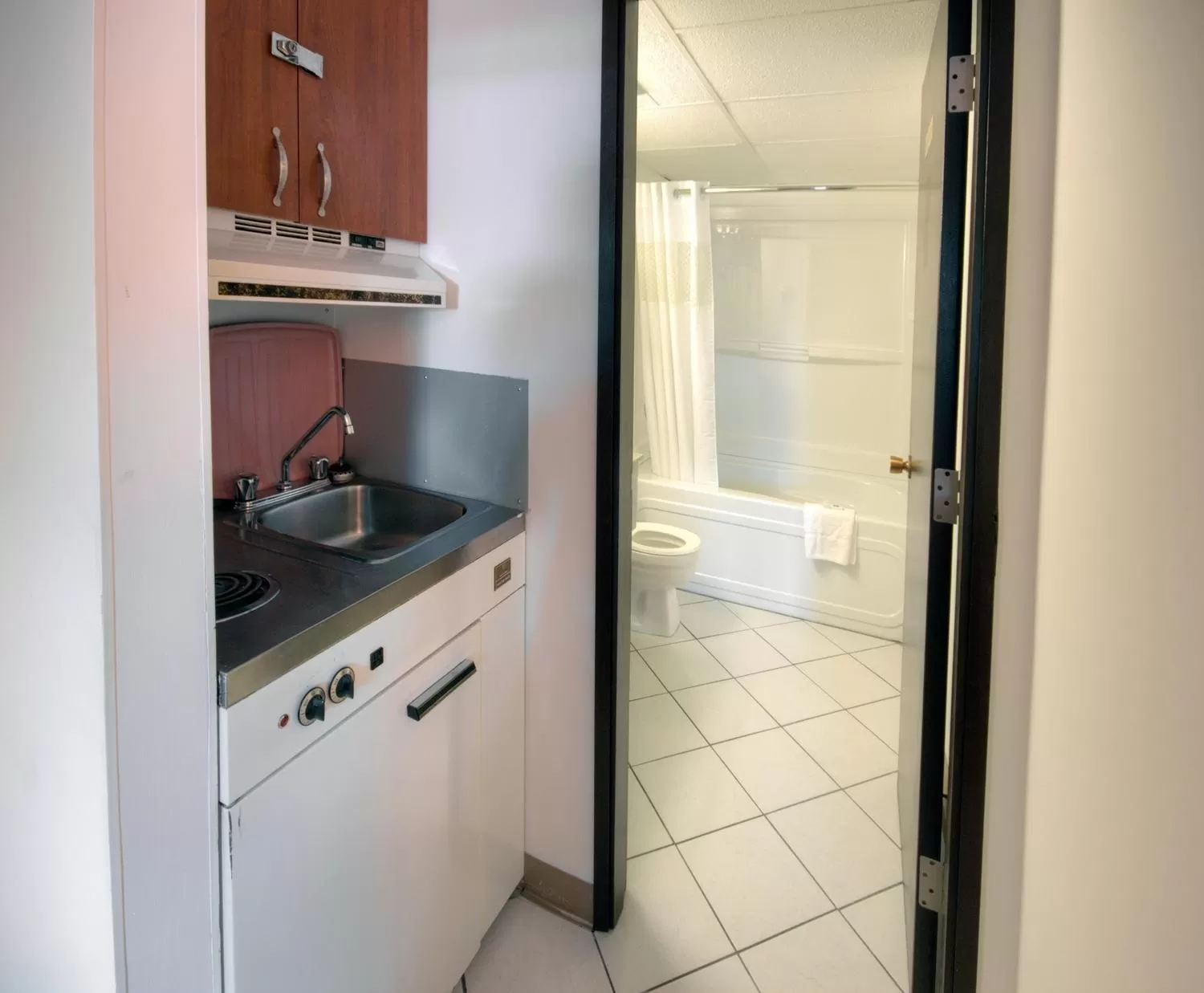Kitchen or kitchenette in Motel 6-Lethbridge, AB