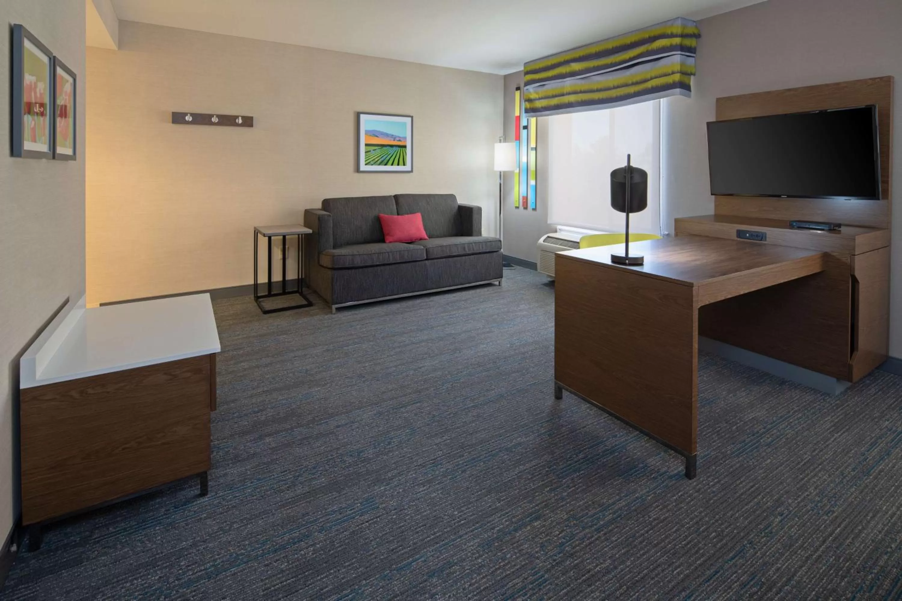 Bedroom in Hampton Inn Visalia